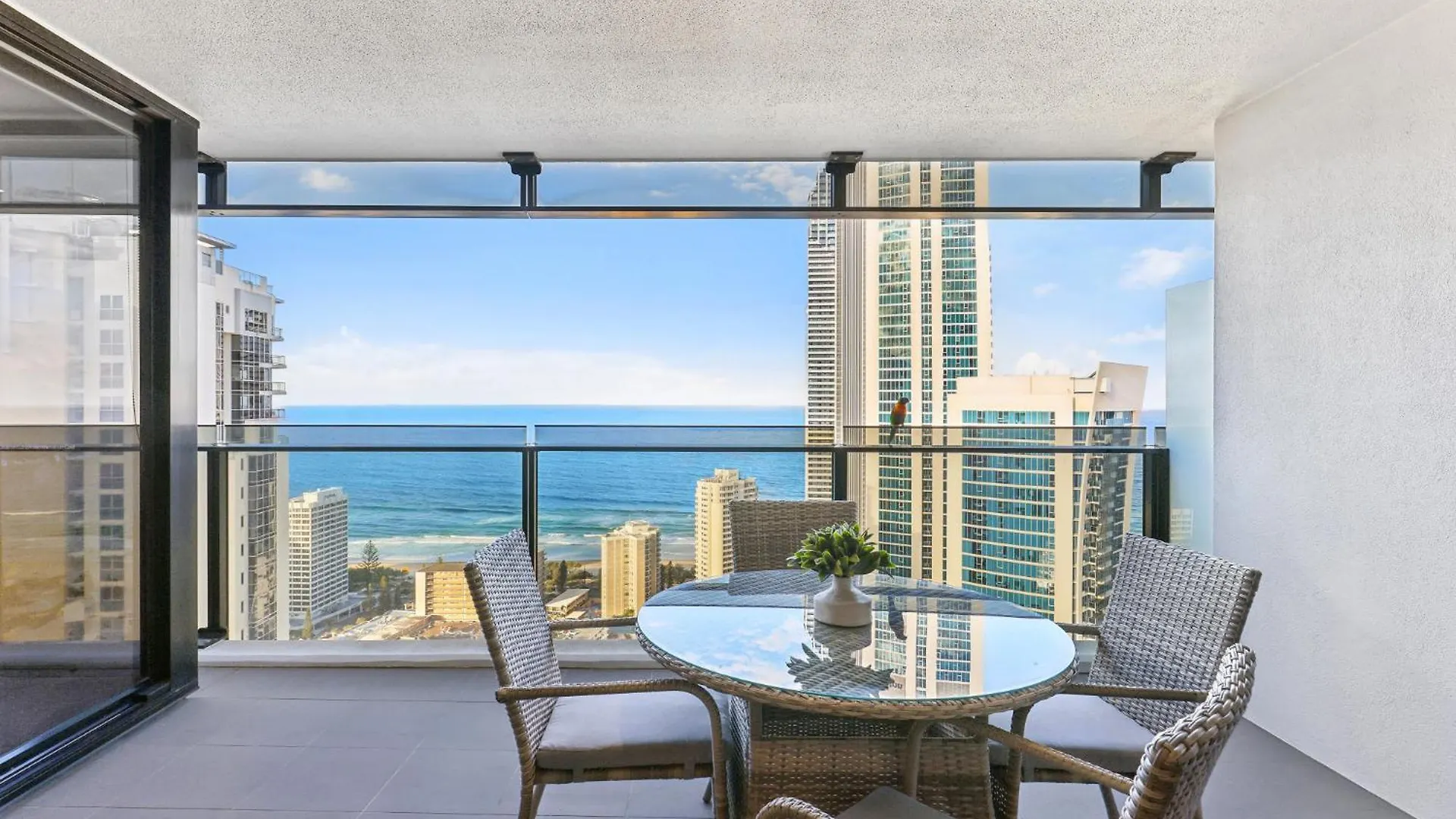 Circle On Cavill Luxe 2-bed With Views & Pool Gold Coast