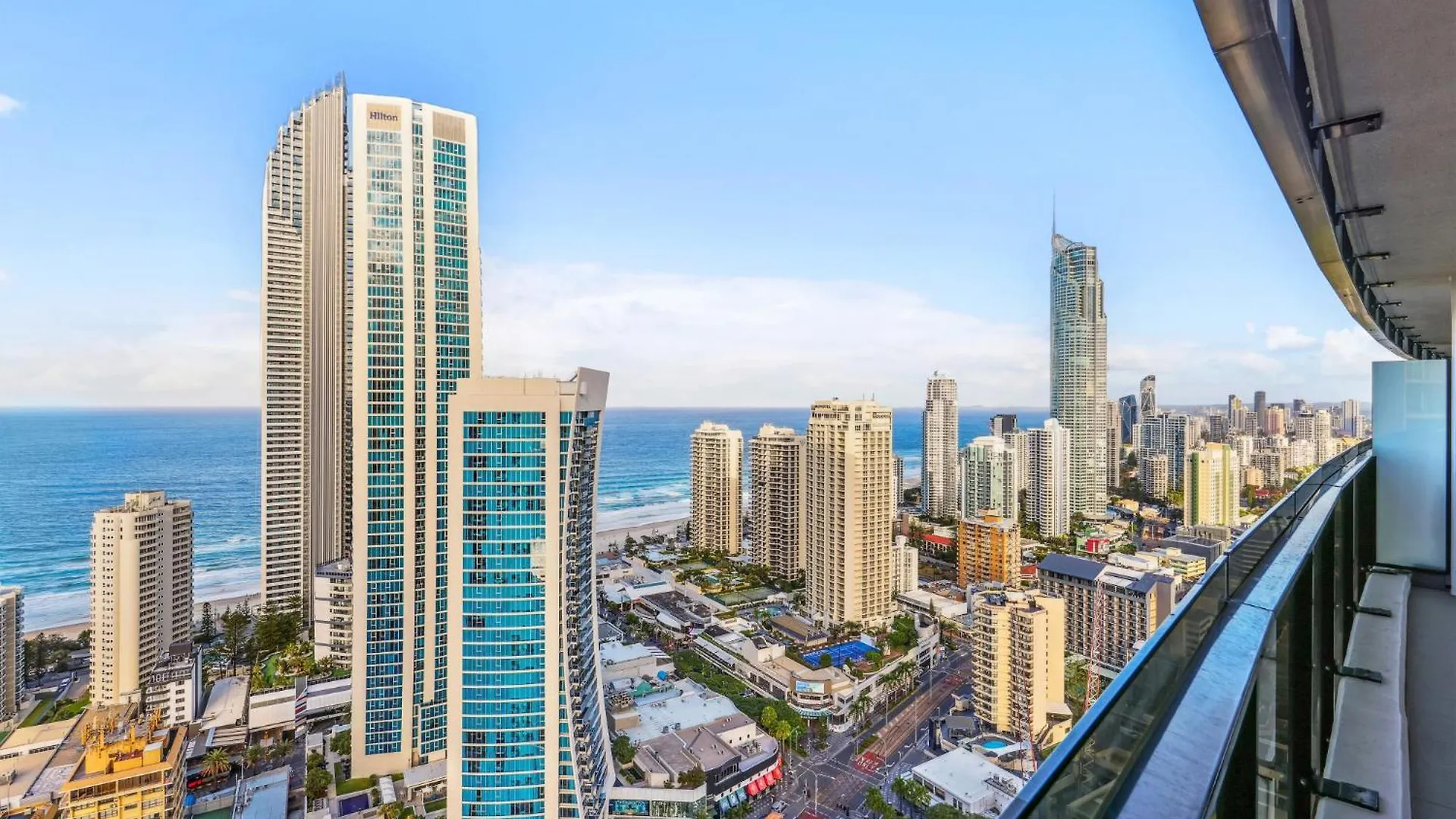 Circle On Cavill Luxe 2-bed With Views & Pool Gold Coast