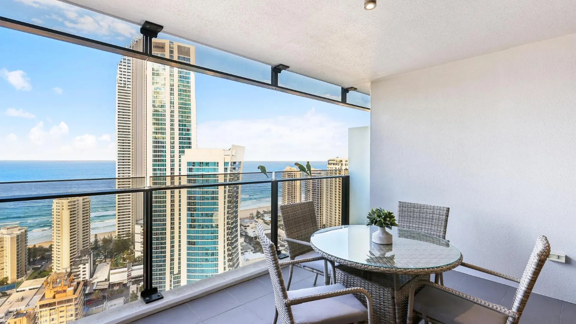 Apartment Circle On Cavill Luxe 2-bed With Views & Pool Gold Coast