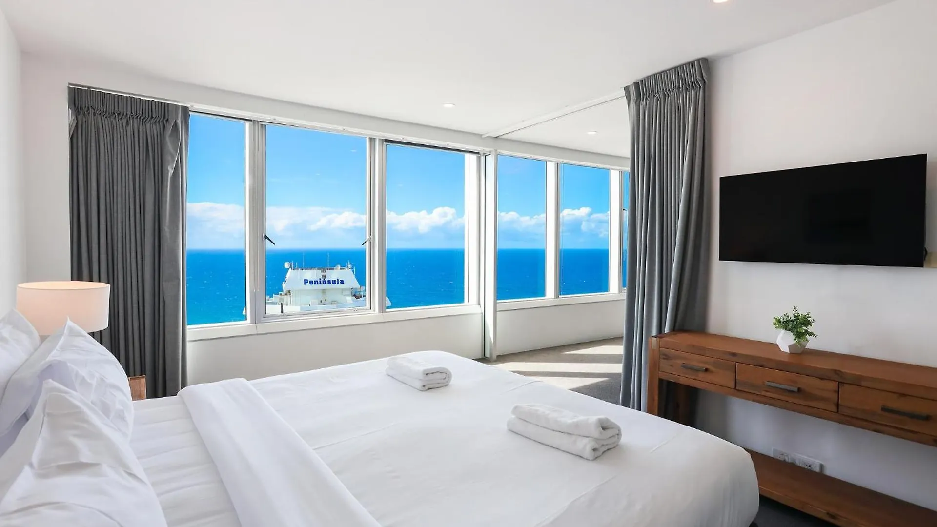 Tallest Tower Skyhomes | 9 Hamilton Avenue Apartmán *