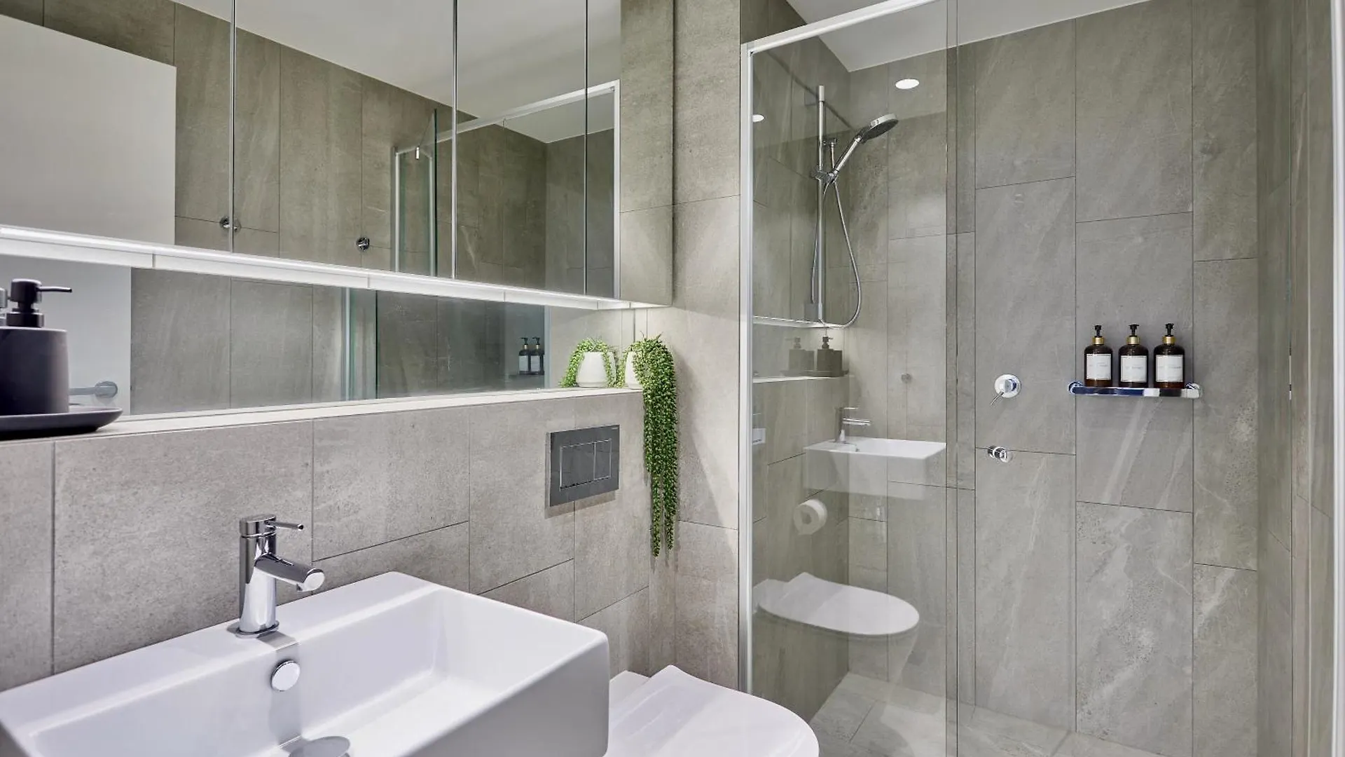 Oceanview Luxury Broadbeach 2 Bedroom Apartment Gold Coast