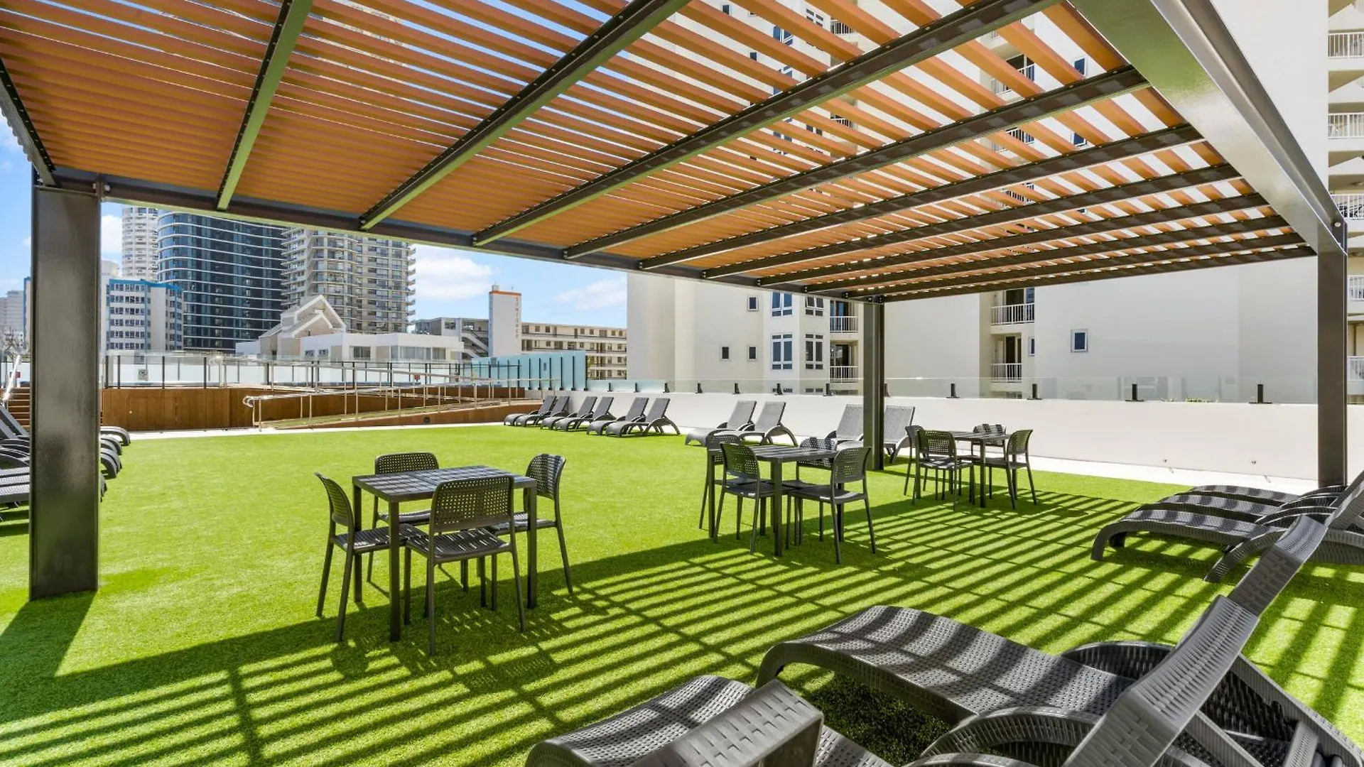 Twin Units In The Heart Of Surfers Paradise - Q Apartment