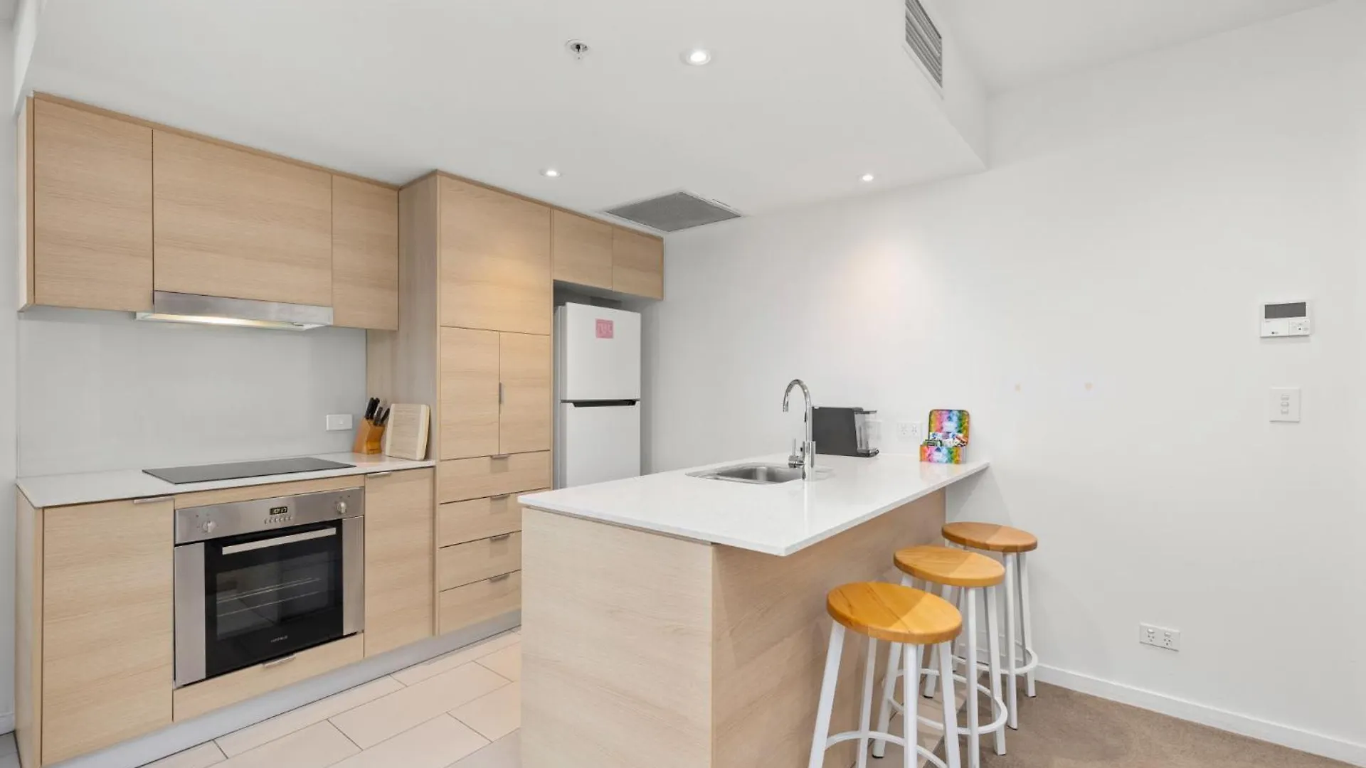 Broadbeach 1-bed With Pool Gym Walk To The Gold Coast