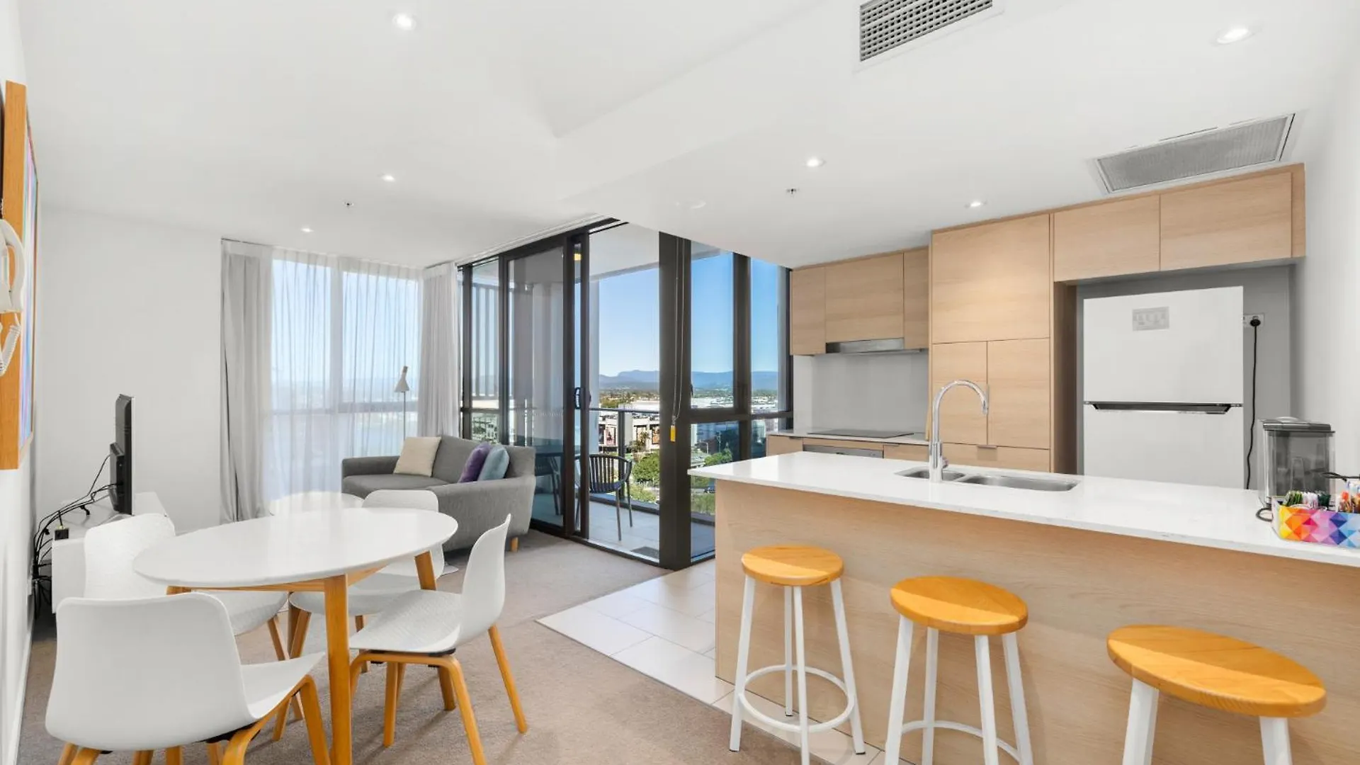 Broadbeach 1-bed With Pool Gym Walk To The