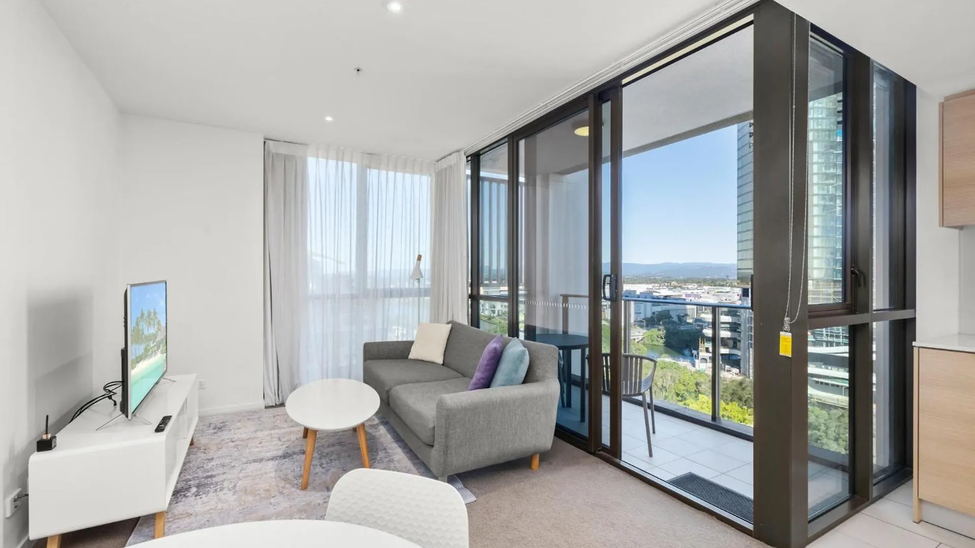 Apartment Broadbeach 1-bed With Pool Gym Walk To The
