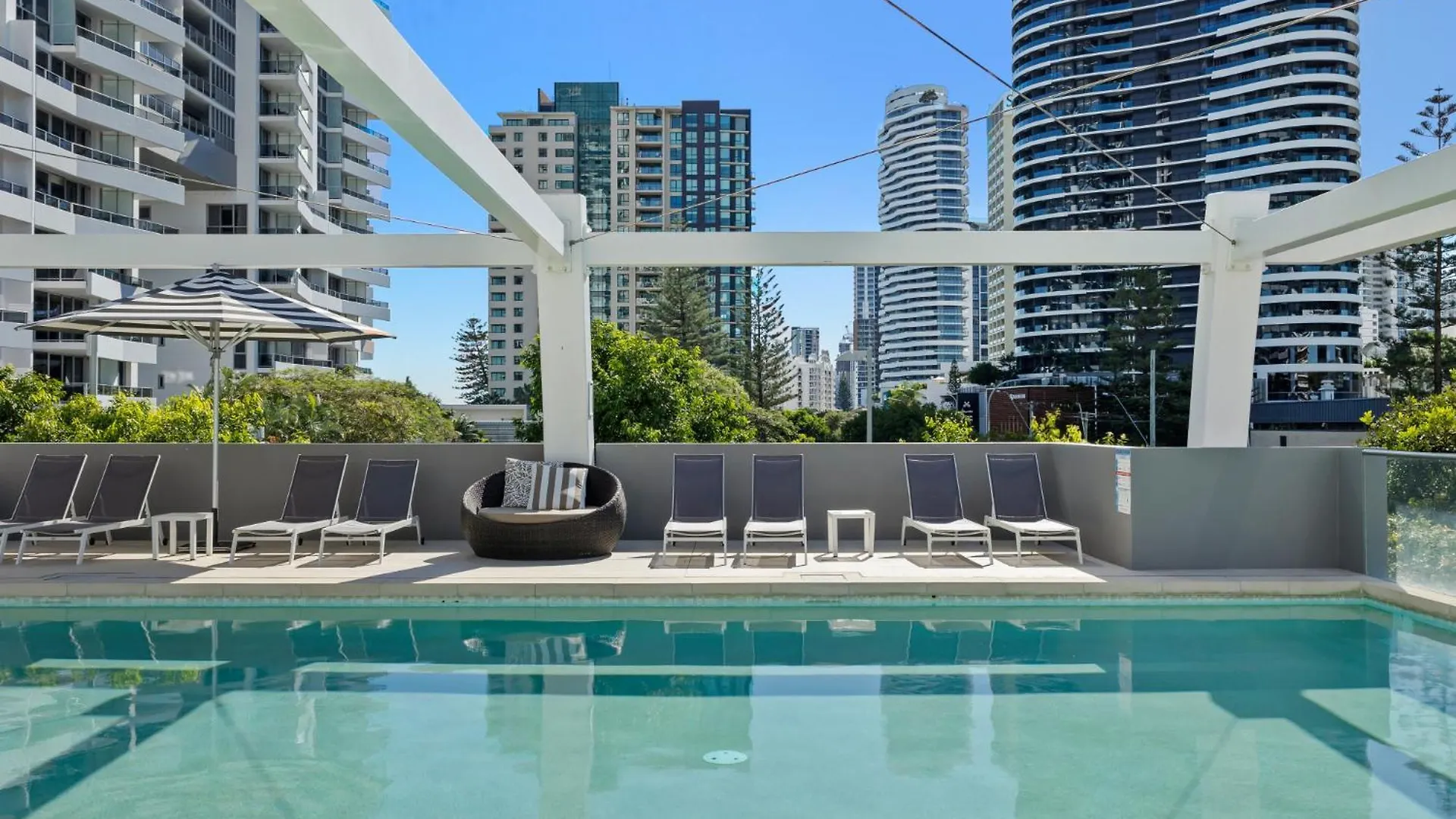 Broadbeach 1-bed With Pool Gym Walk To The Gold Coast