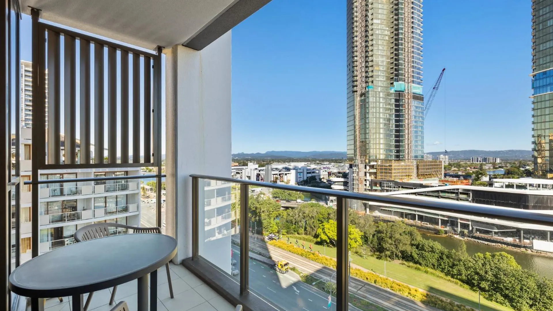 Broadbeach 1-bed With Pool Gym Walk To The Gold Coast