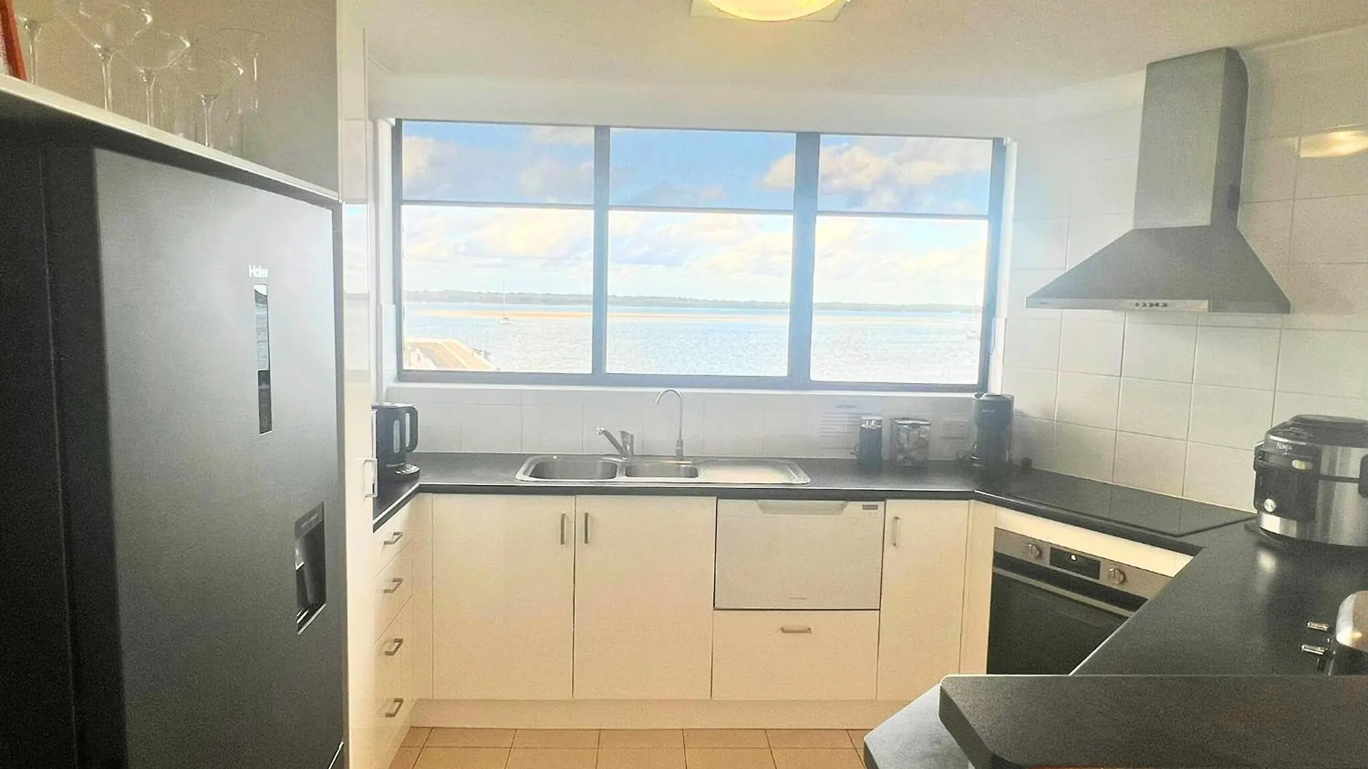 Broadwater Shores Waterfront Aparthotel 3*