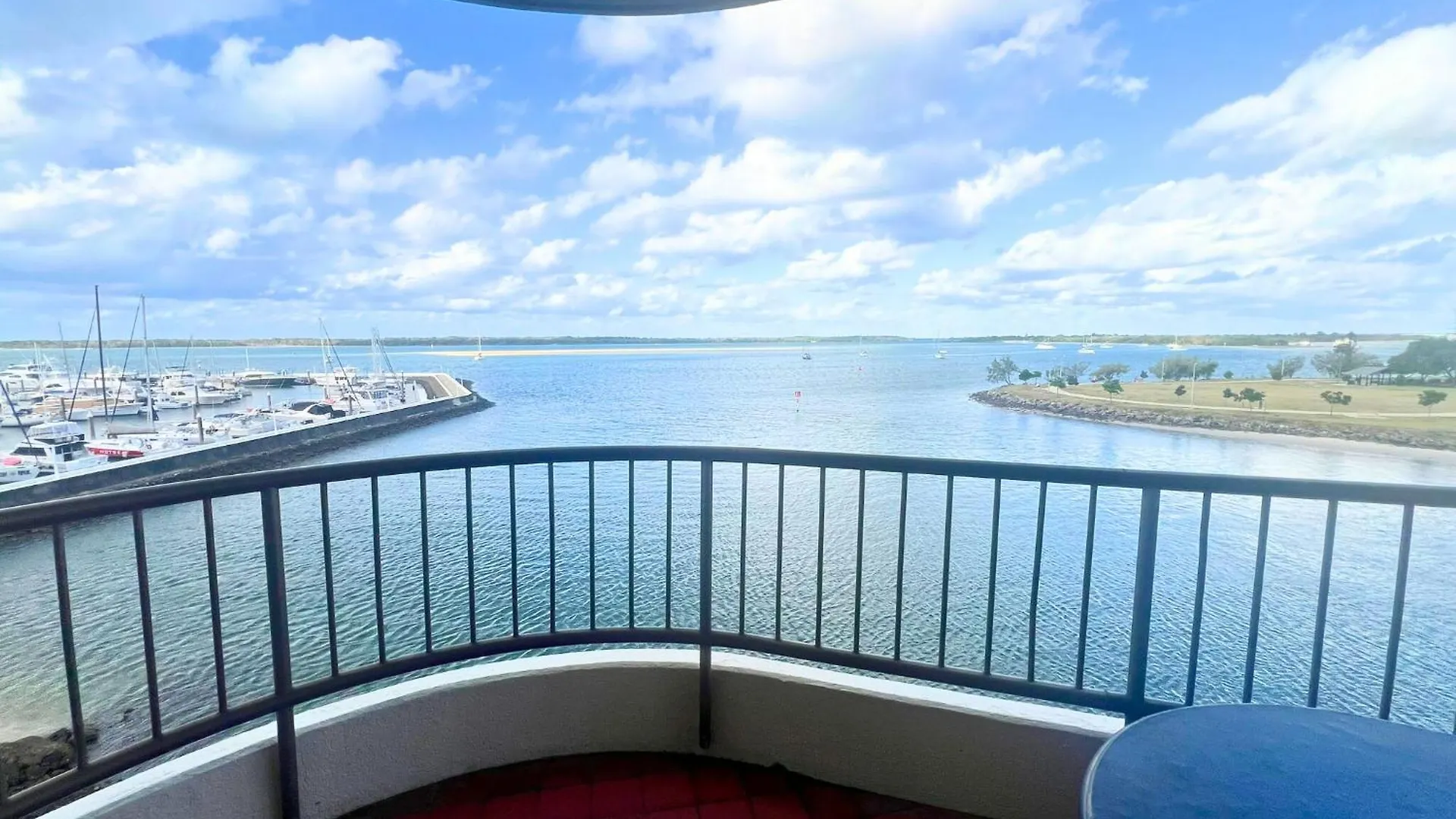 Broadwater Shores Waterfront Aparthotel Gold Coast