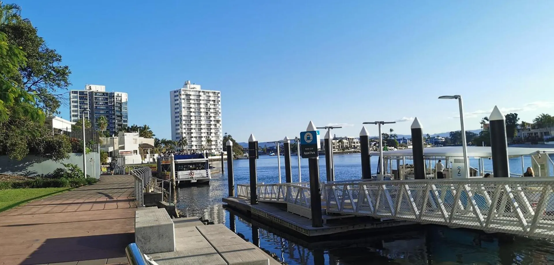 Apartment Beachside In The Heart Of Surfers Paradise - Free Parking