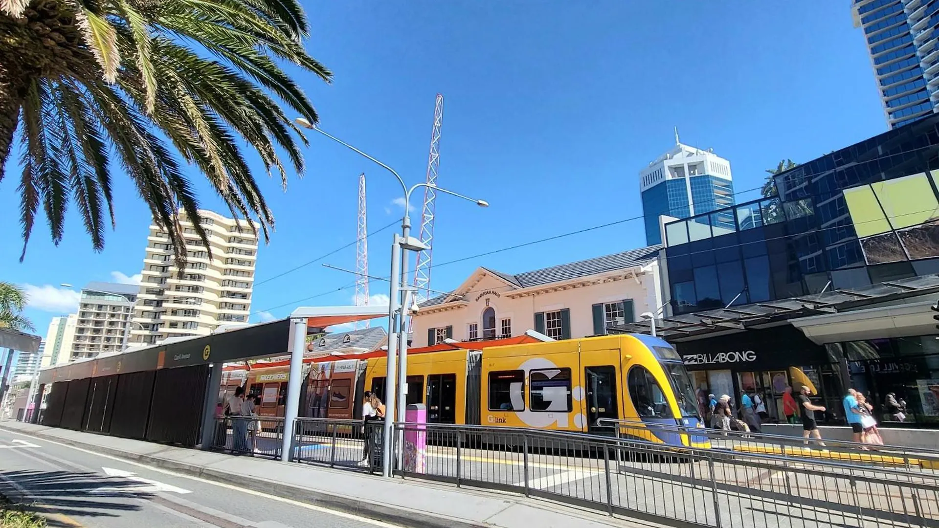 Beachside In The Heart Of Surfers Paradise - Free Parking Apartment