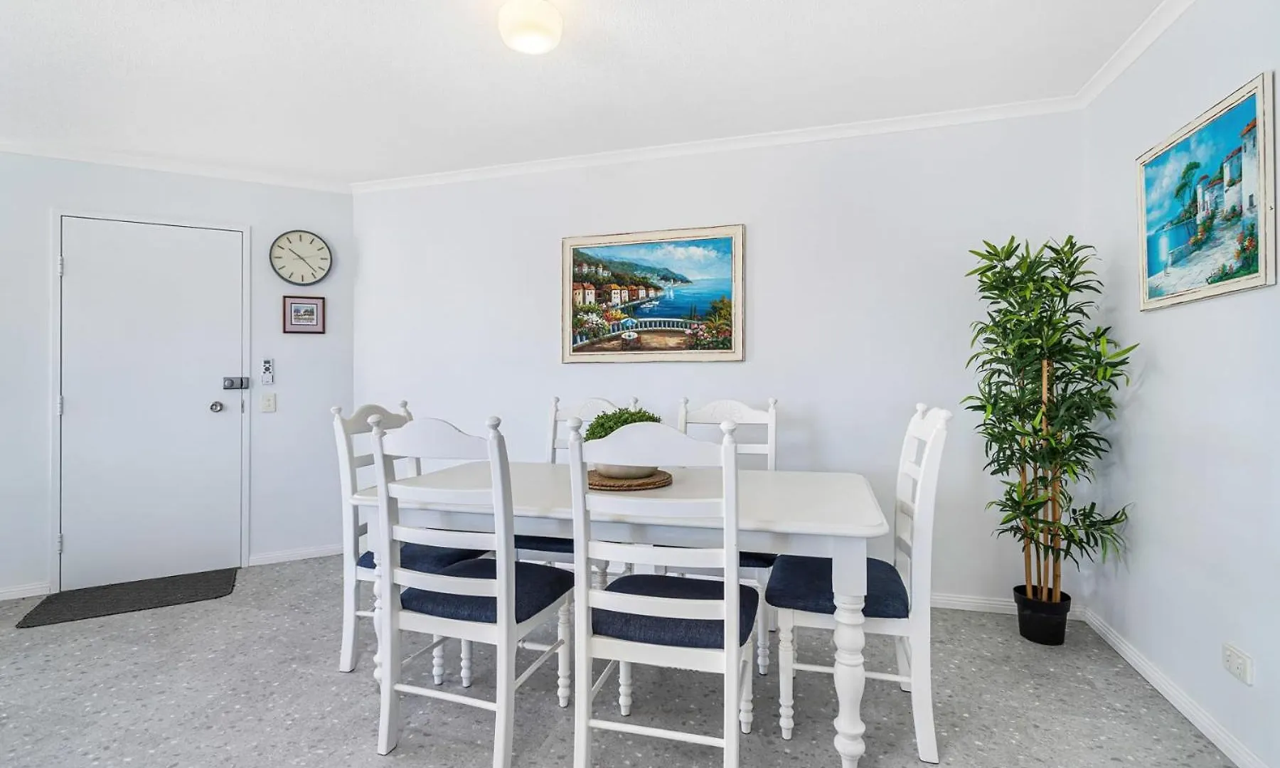 Poinsettia Beach Broadwater Retreat *