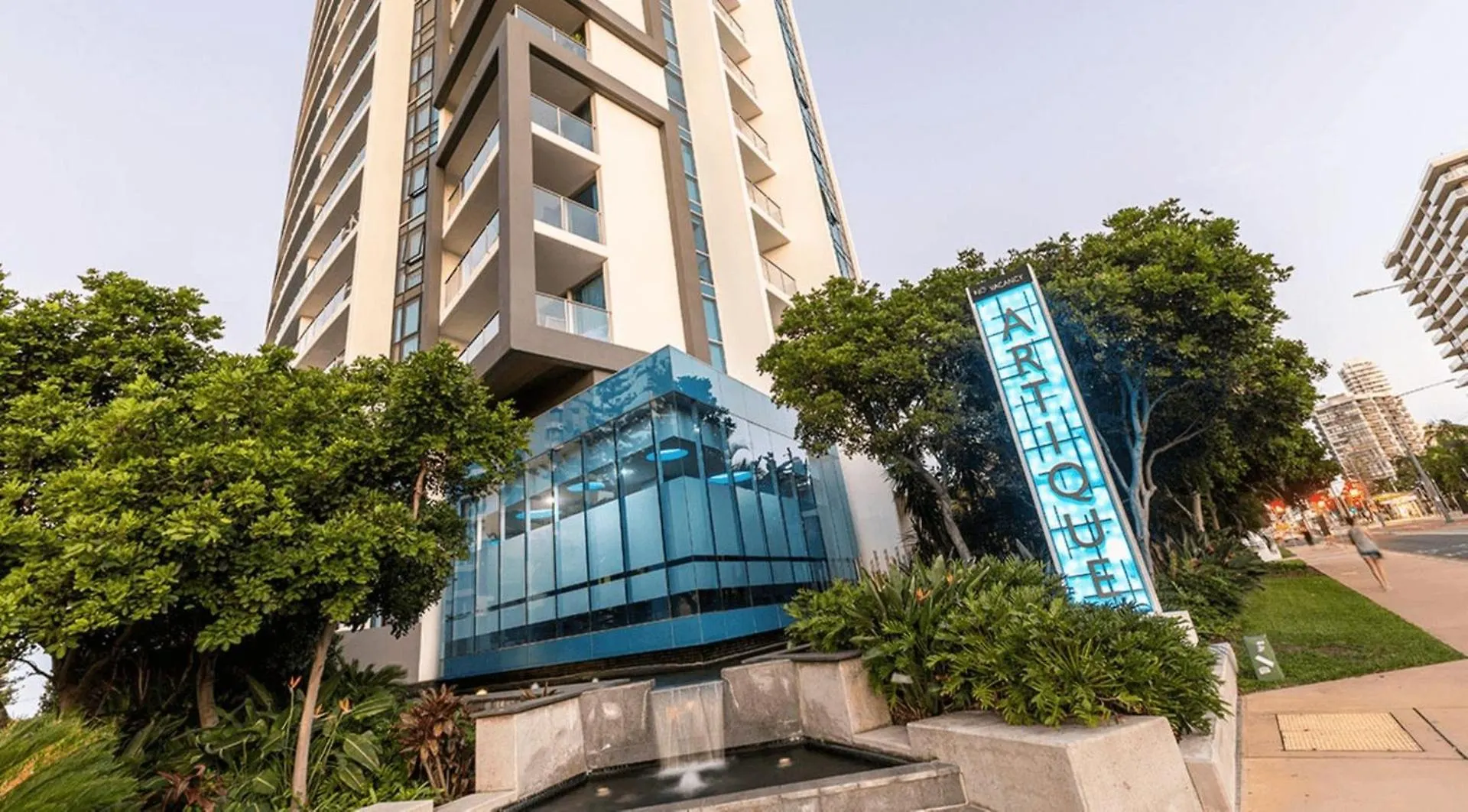 Artique 3 Bedroom Close To The - Coasthm Apartment *