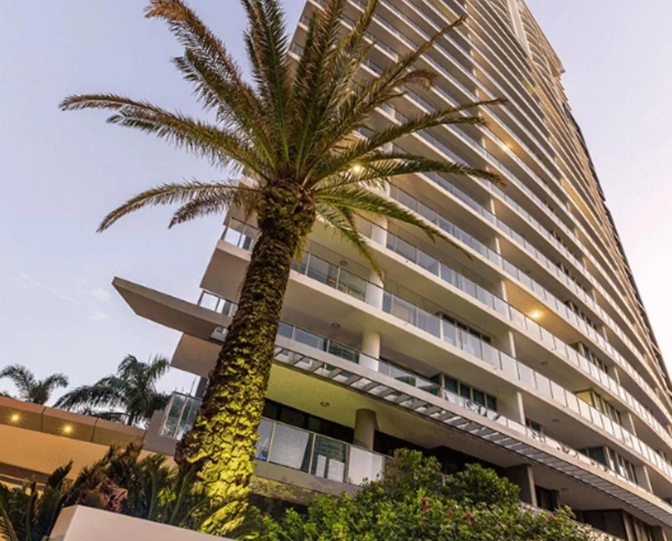 Apartment Artique 3 Bedroom Close To The - Coasthm Gold Coast