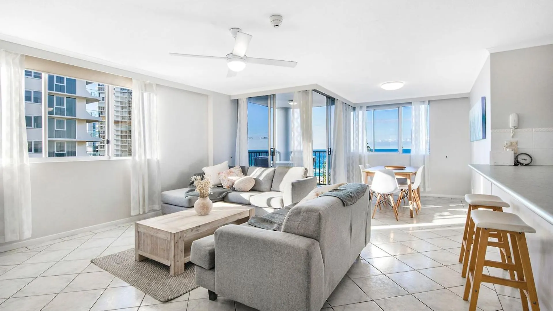 Beachfront Two Bedroom Broadbeach - Coasthm Gold Coast