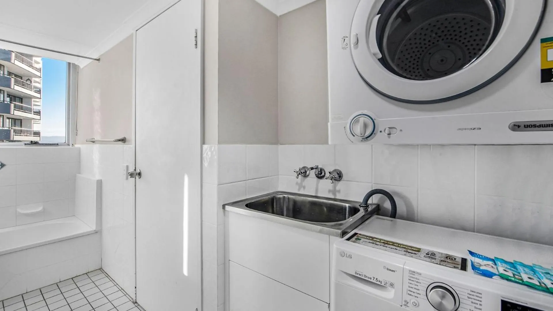 Beachfront Two Bedroom Broadbeach - Coasthm Apartment