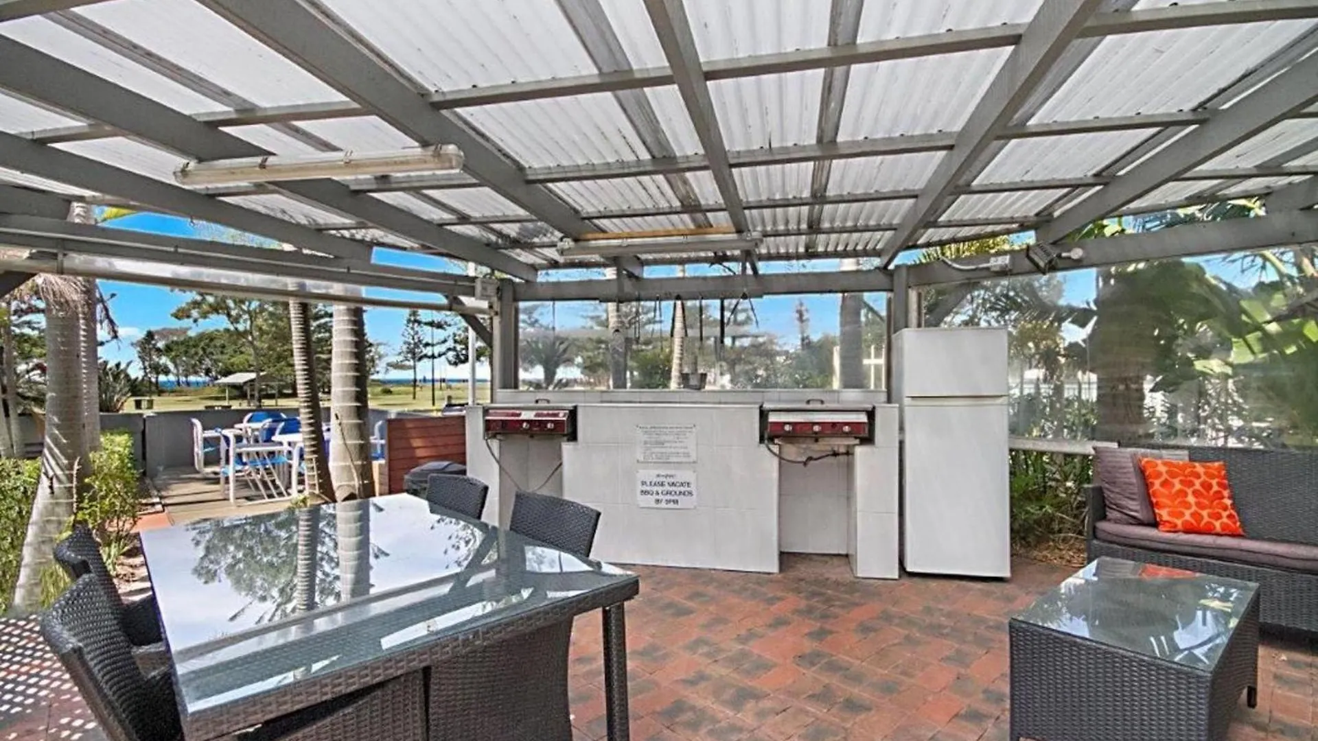 Beachfront Two Bedroom Broadbeach - Coasthm * Gold Coast