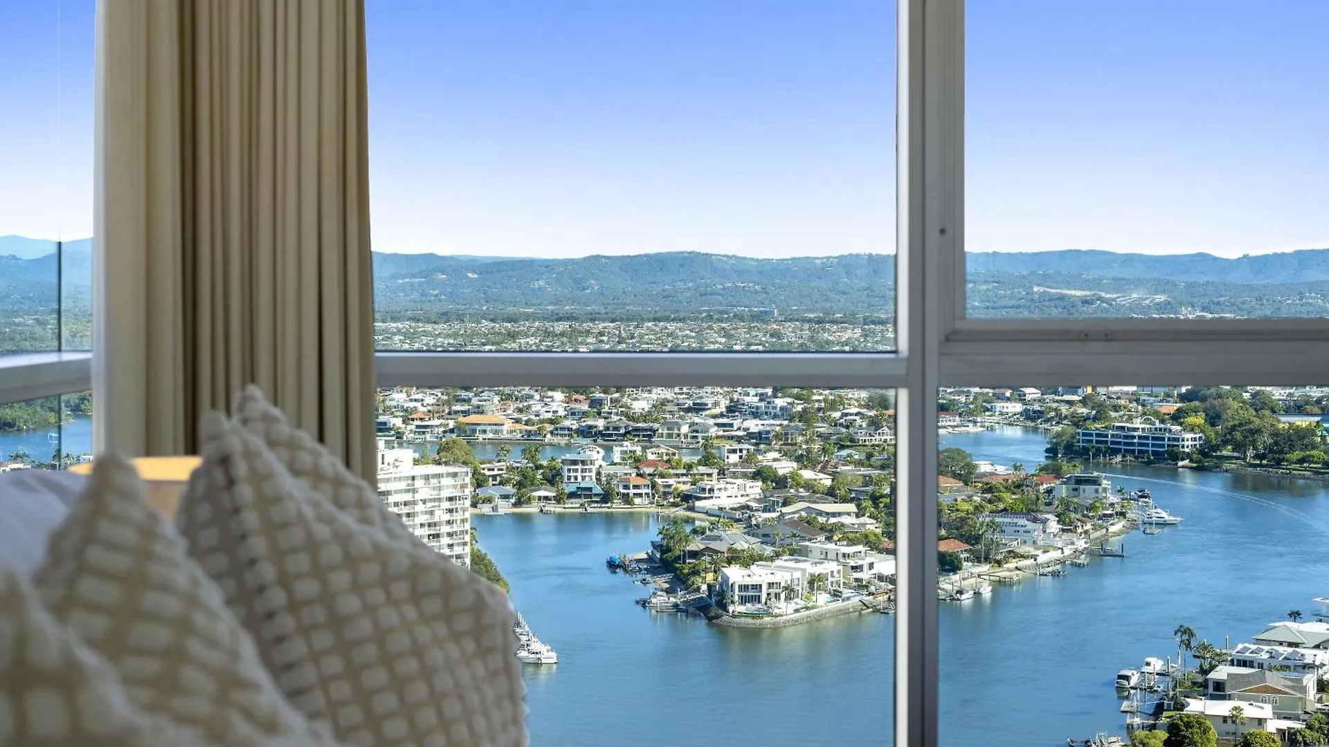 Chevron Renaissance Surfers Paradise Mid Week Madness Deal - Q