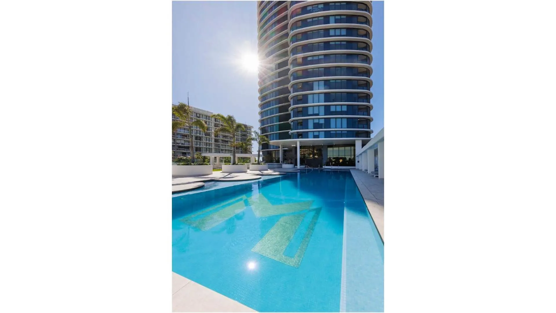 New Build Meriton Beachfront Apartment *