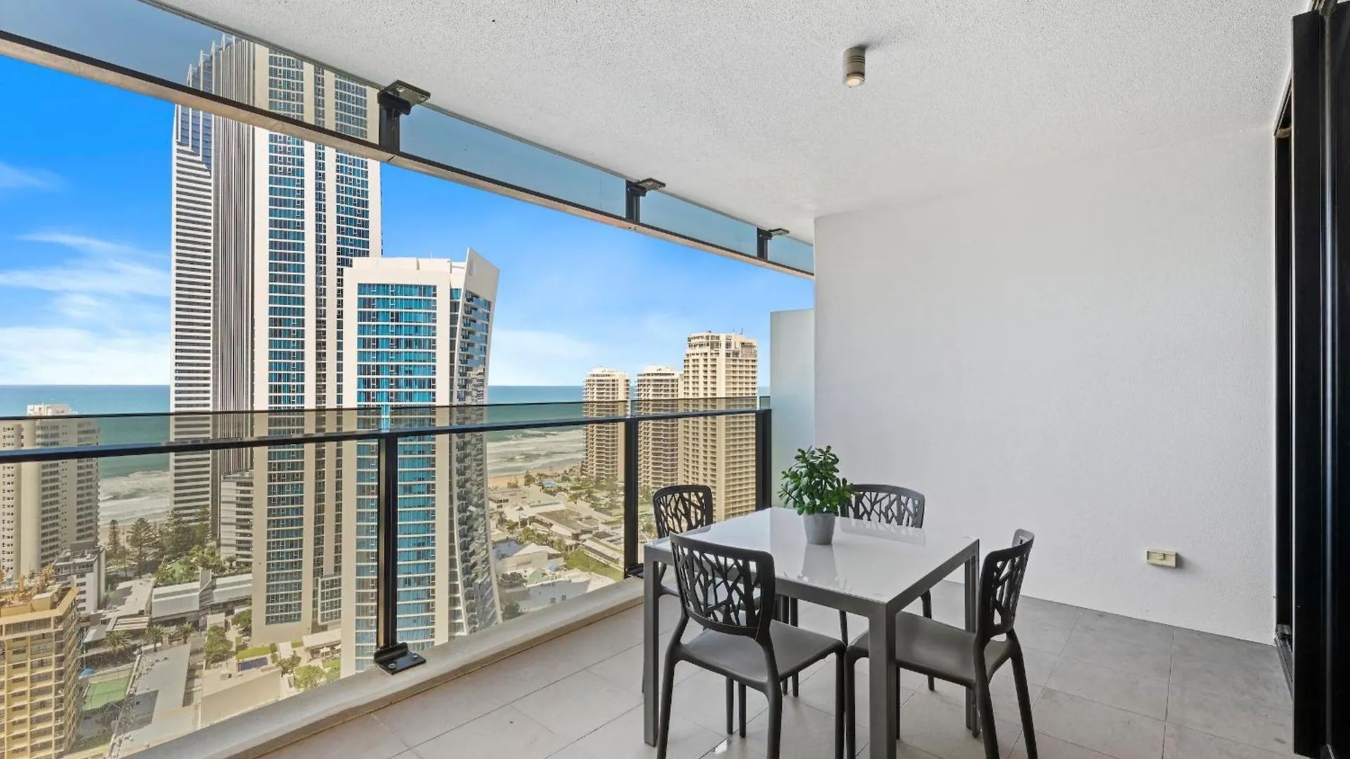 Circle On Cavill - Hosted By Coastal Letting Gold Coast