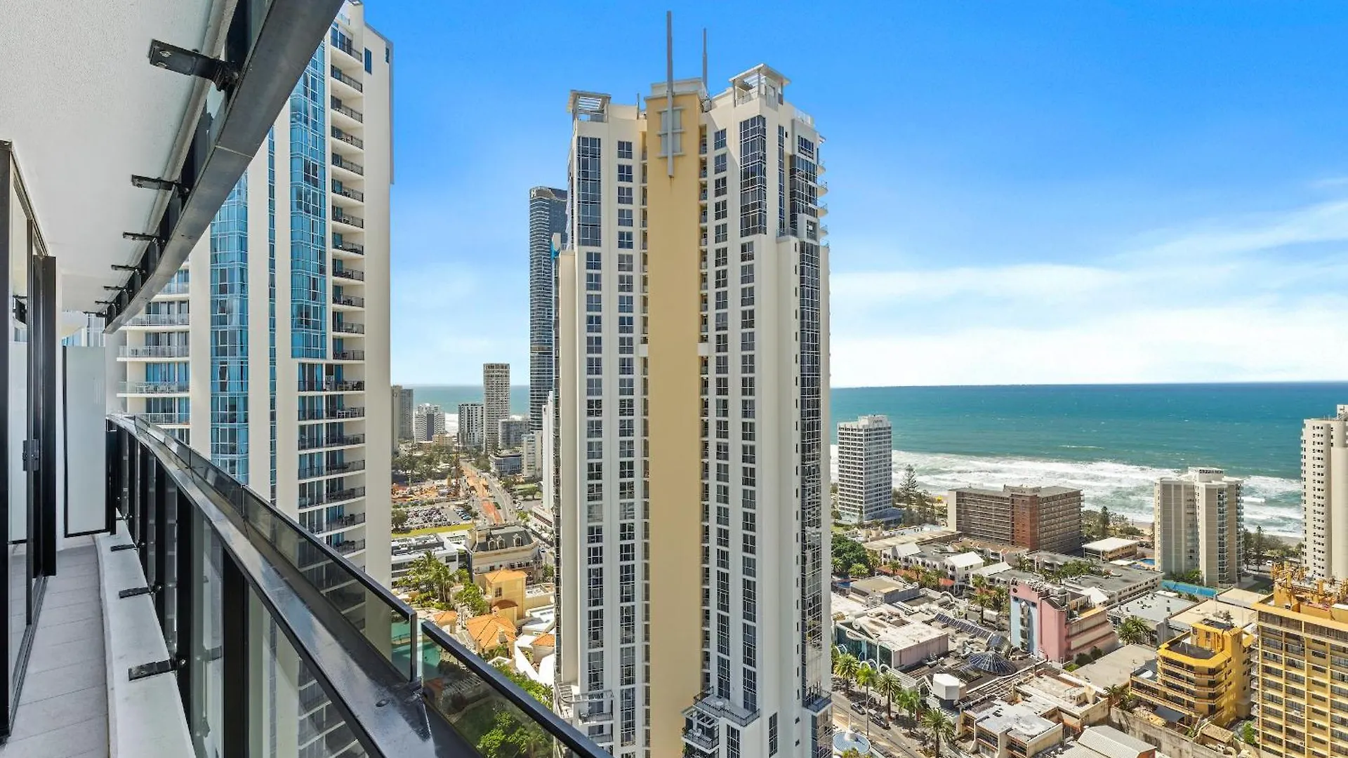 Circle On Cavill - Hosted By Coastal Letting *