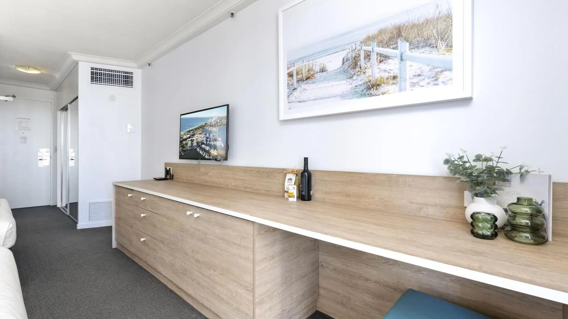 Twin Units In The Heart Of Surfers Paradise - Q Apartment