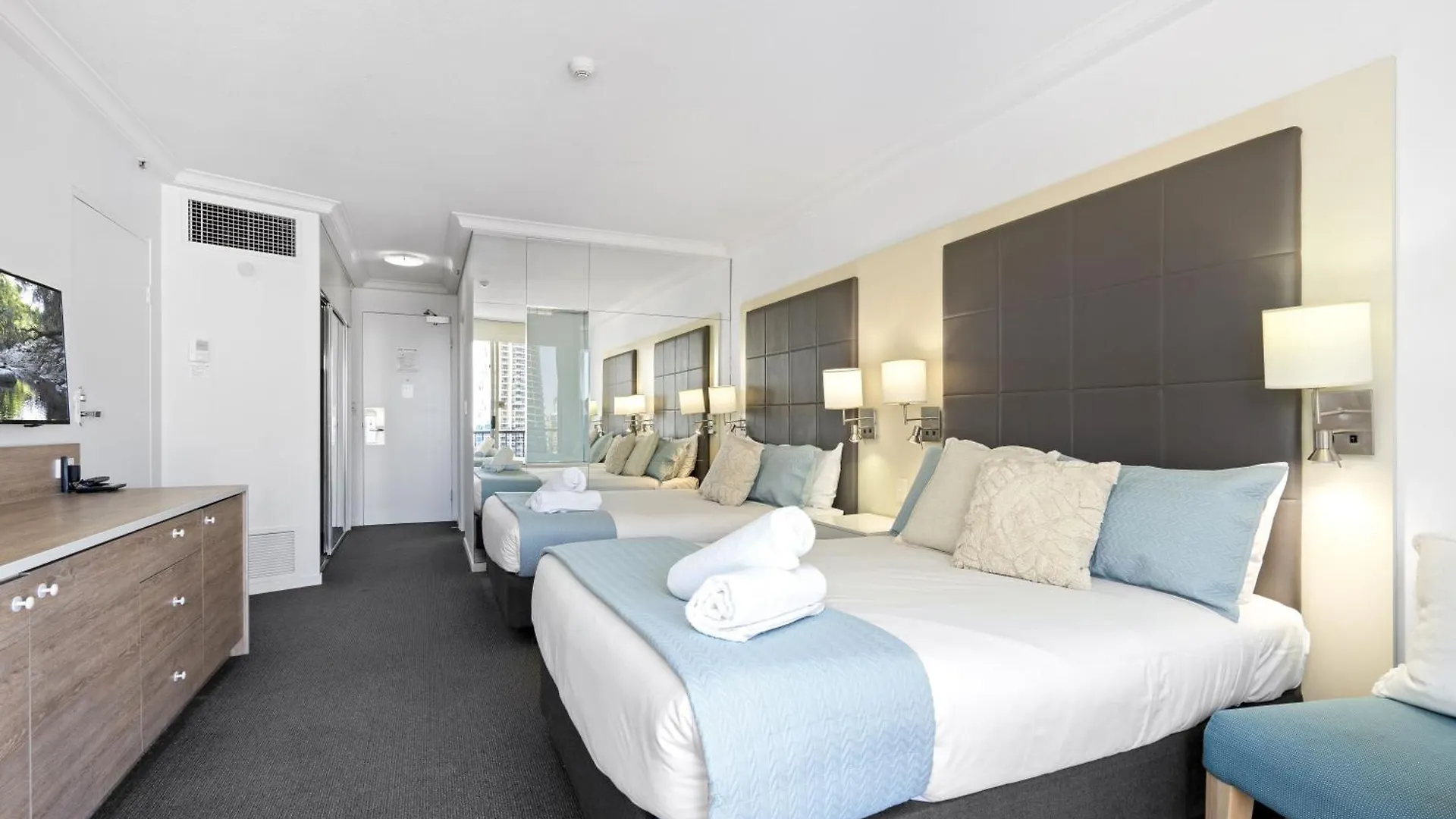 Apartment Modern Twin Units In Surfers Paradise - Q *