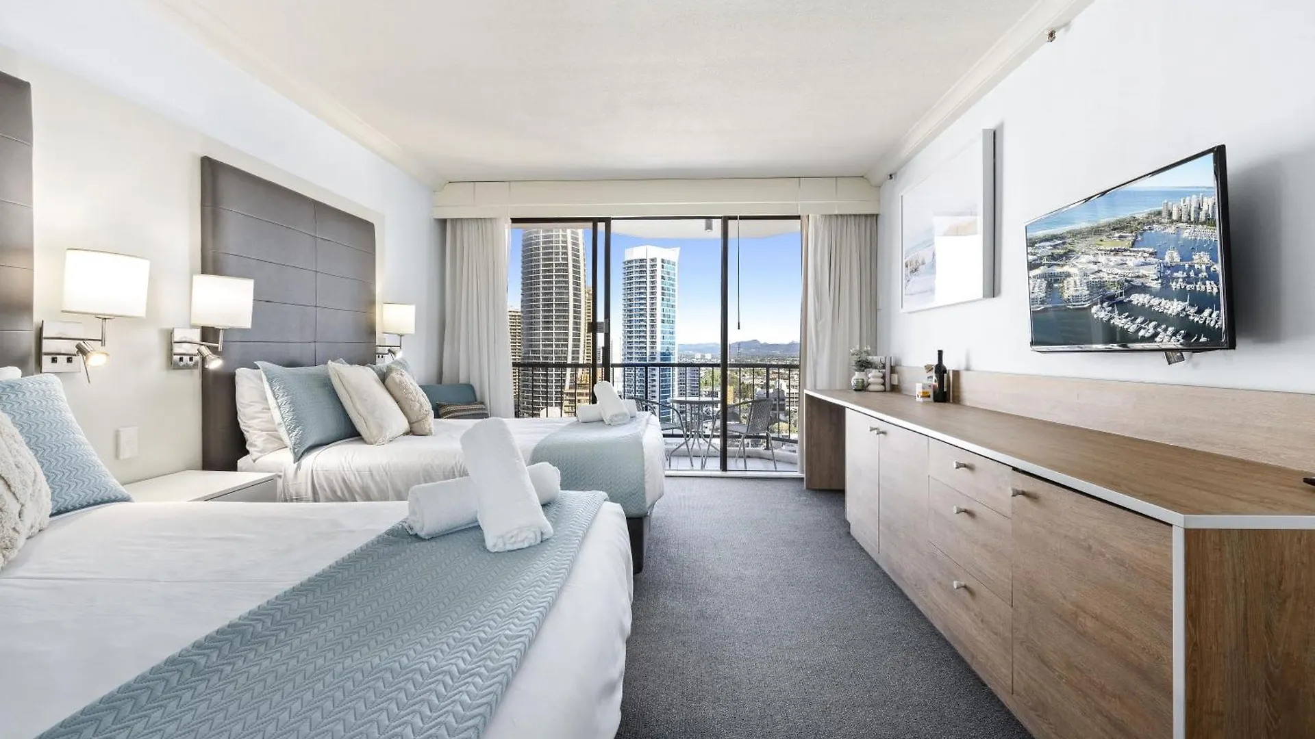 Modern Twin Units In Surfers Paradise - Q Apartment