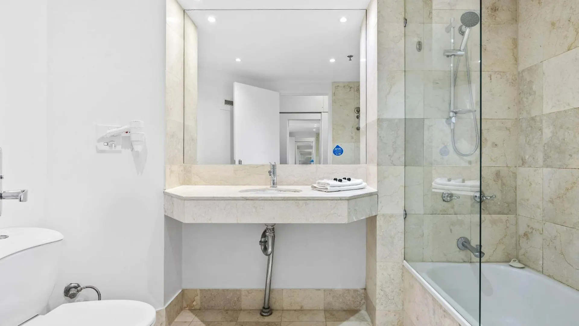 Modern Twin Units In Surfers Paradise - Q Gold Coast