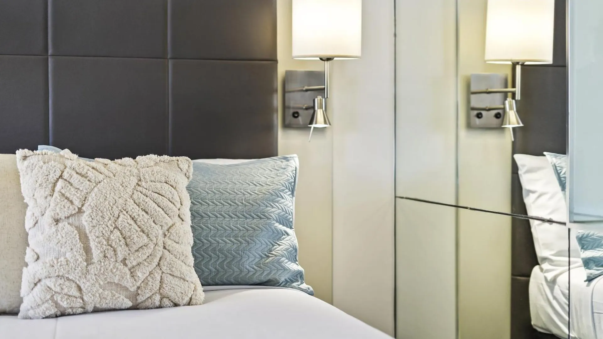 Modern Twin Units In Surfers Paradise - Q Apartment *