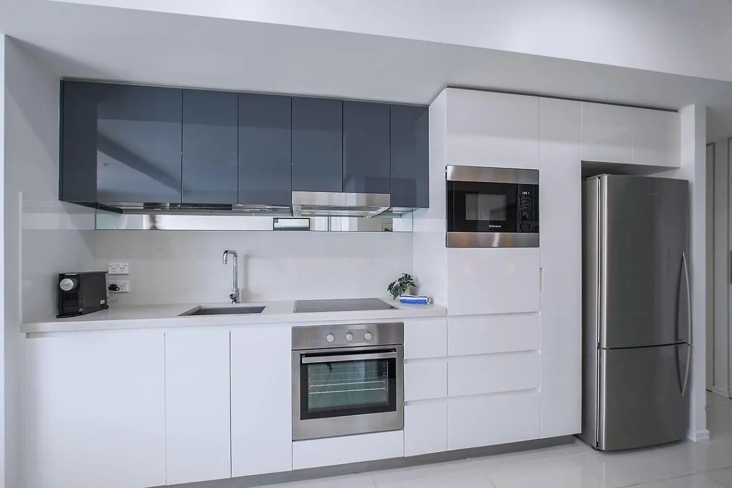 Meets Coast - Modern Haven By The Apartment *
