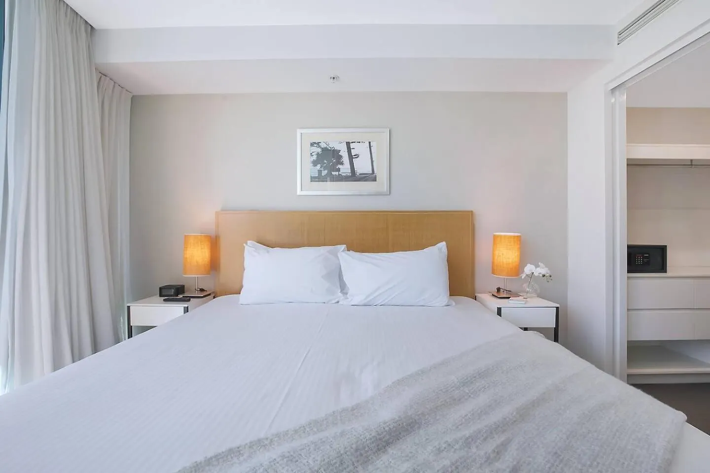 Meets Coast - Modern Haven By The Apartment