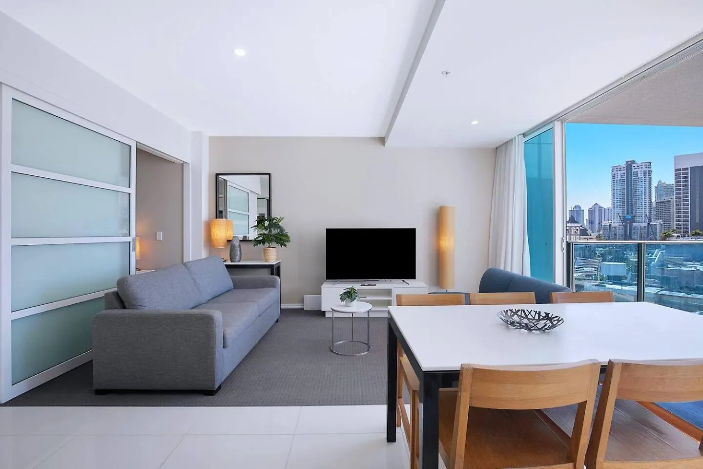 Apartment Meets Coast - Modern Haven By The Gold Coast