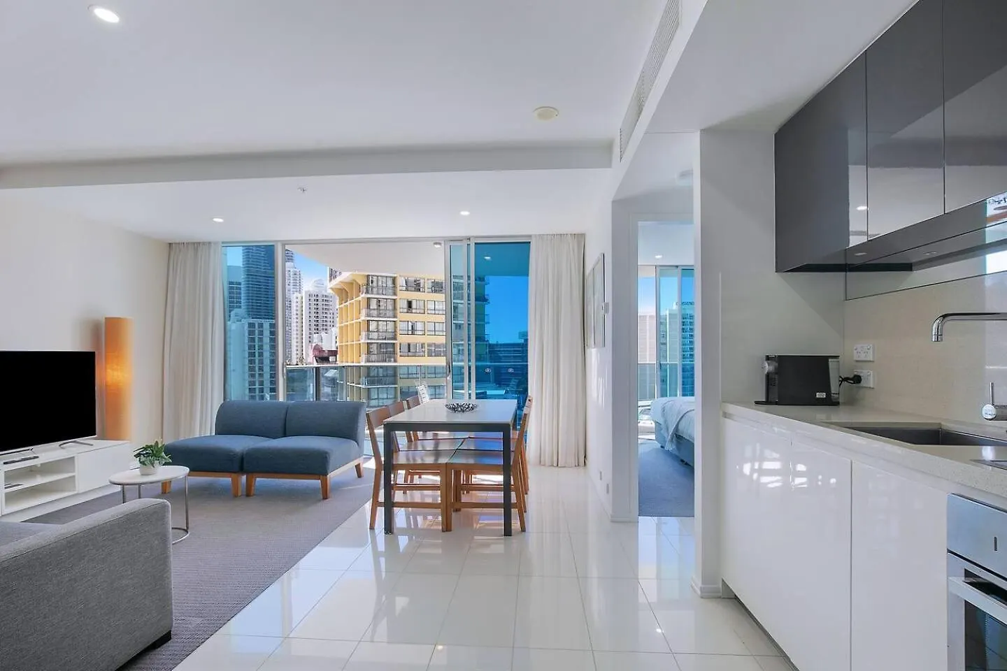 Apartment Meets Coast - Modern Haven By The