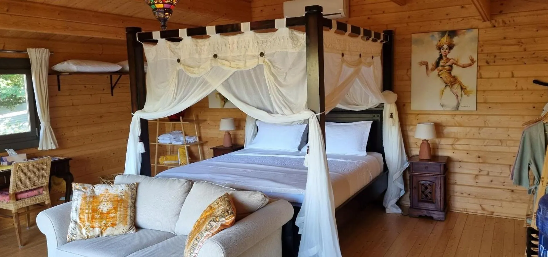 Healing Garden - California King Bed - Uluwatu Guest house