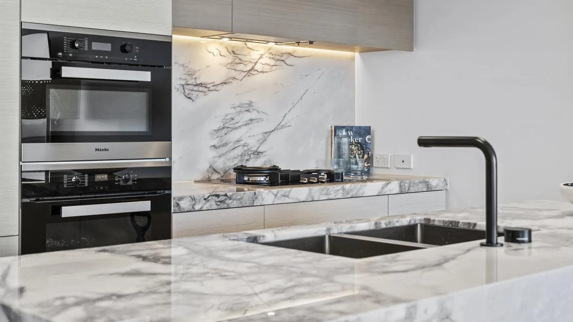 Apartment Luxury Units At The Jewel Residences - Q