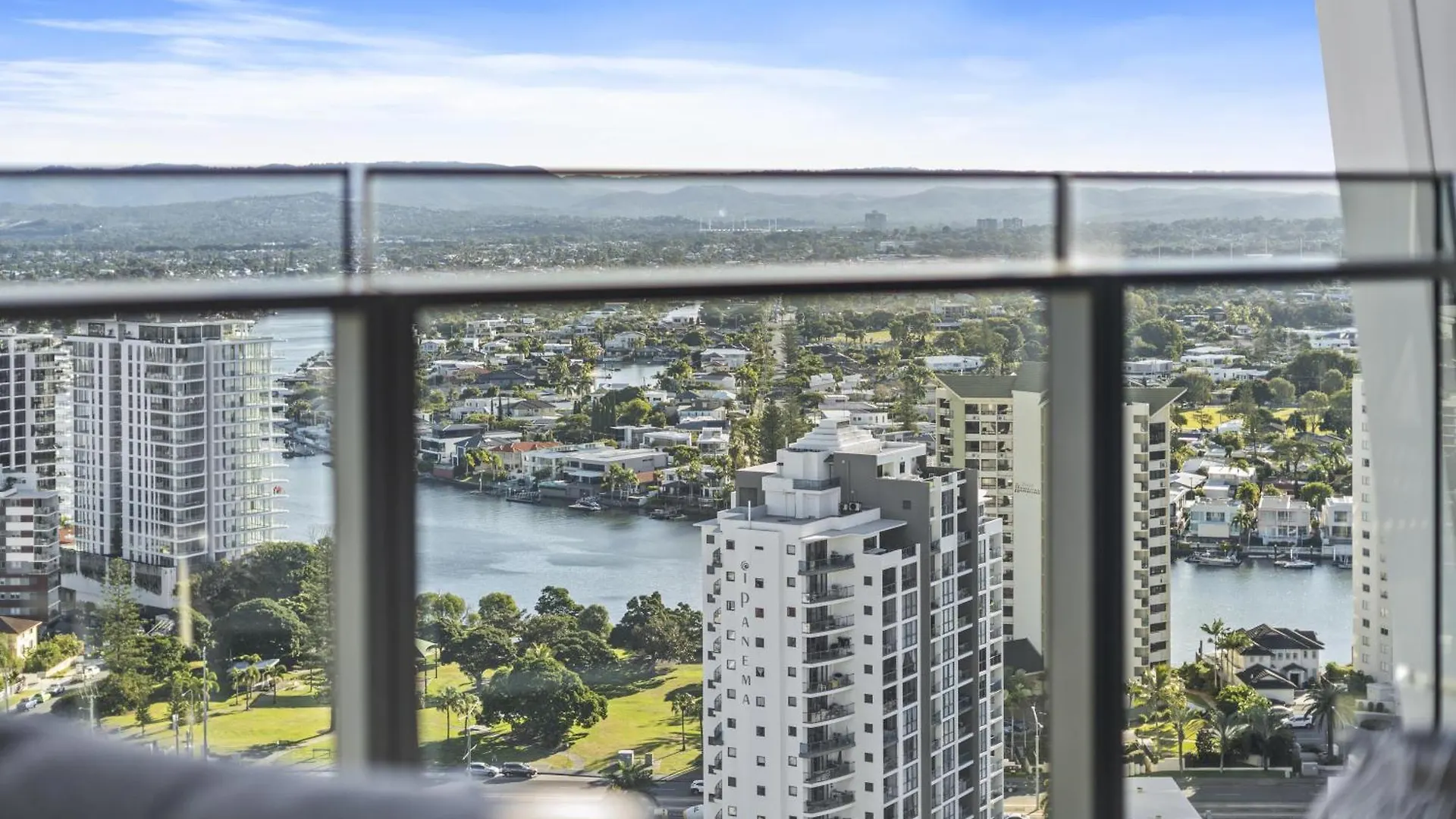 Apartment Luxury Units At The Jewel Residences - Q
