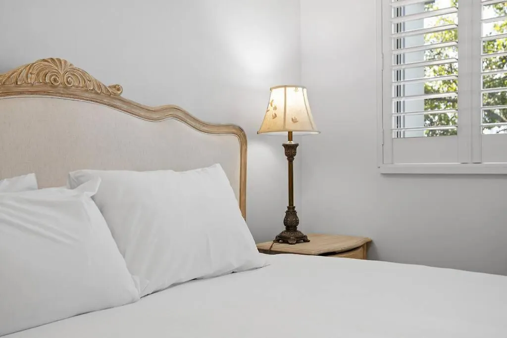Coastal 1-bed With Pool & Tennis Court *