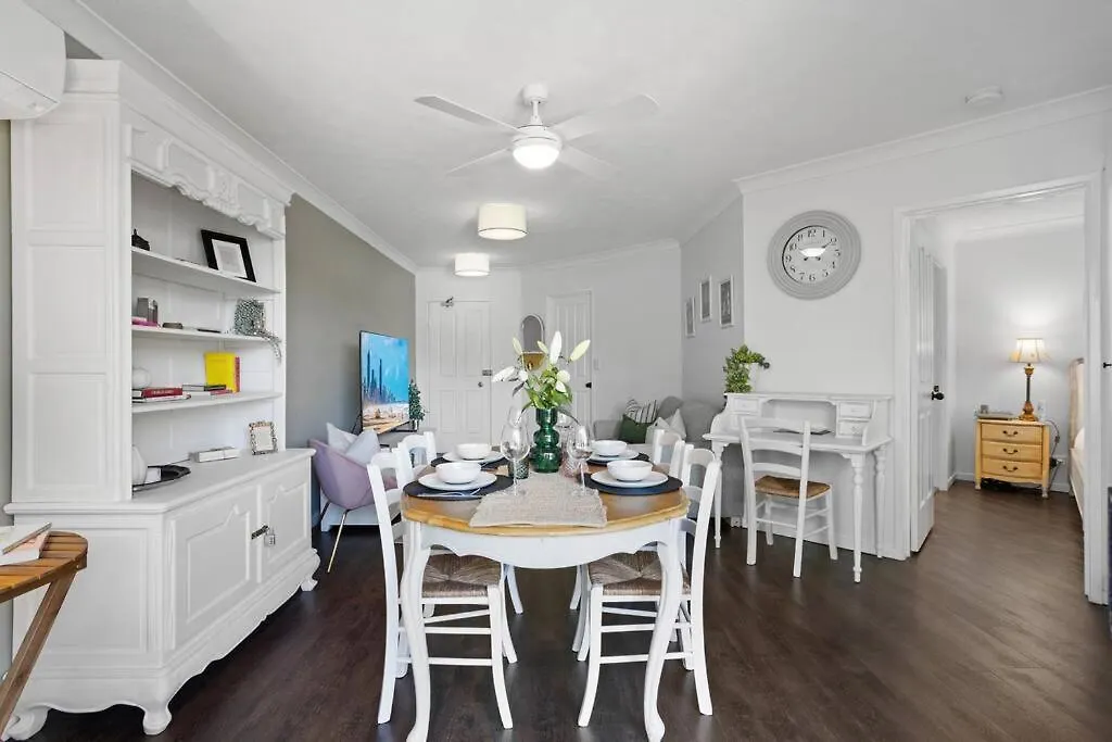 Coastal 1-bed With Pool & Tennis Court *