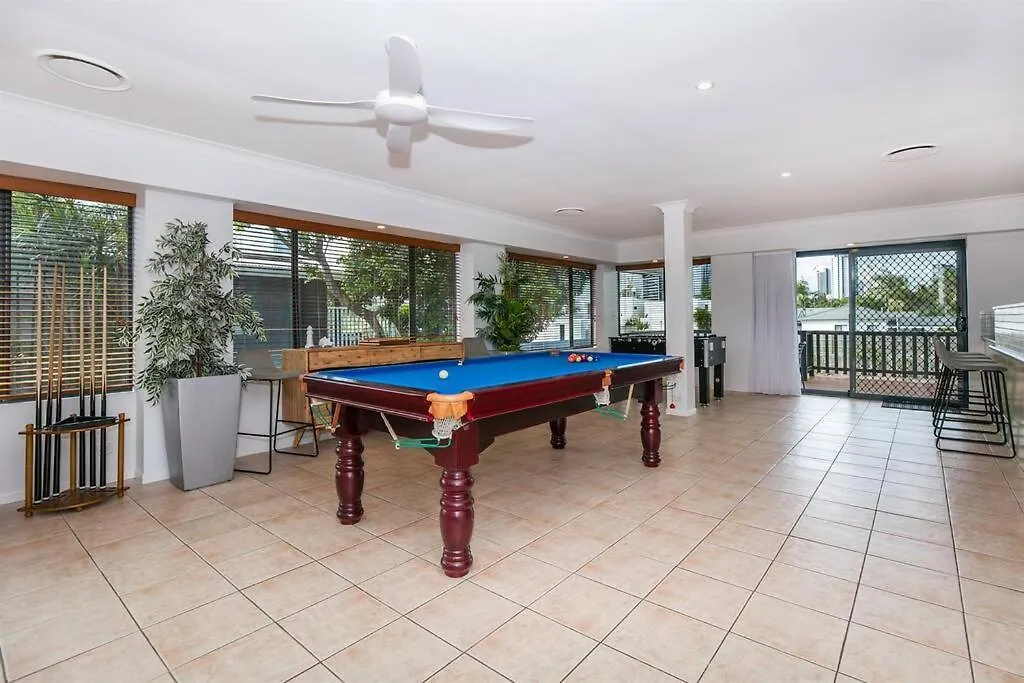 Bliss At Broadbeach - Large Canal Facing Holiday home Gold Coast
