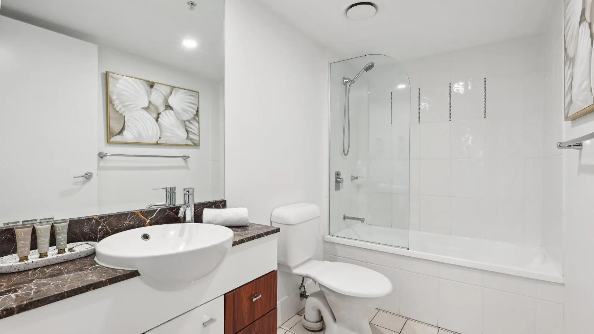 Beachside 2-bed With Parking, Pools, Spa, Gym, Bbq Gold Coast