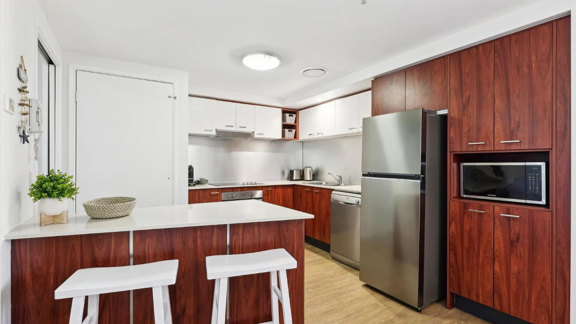 Apartment Beachside 2-bed With Parking, Pools, Spa, Gym, Bbq