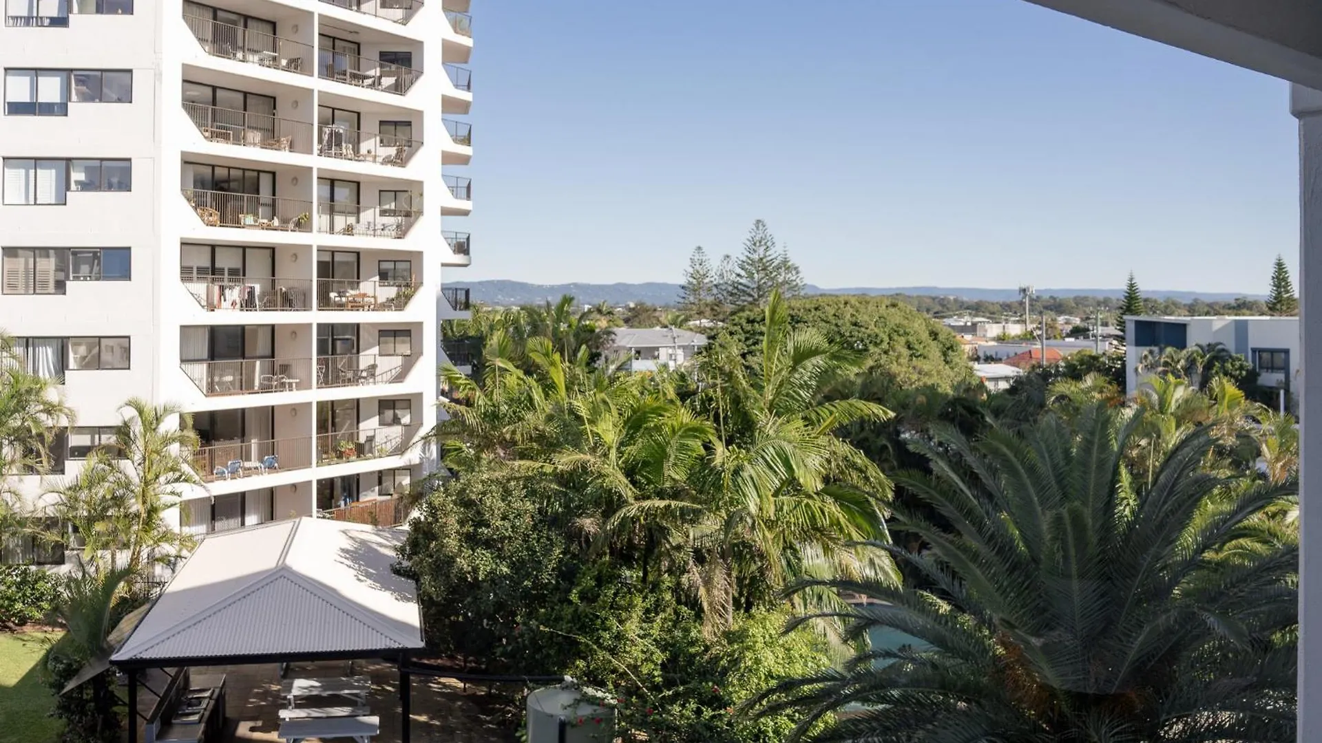 Aparthotel Cashelmara Beachfront 4*