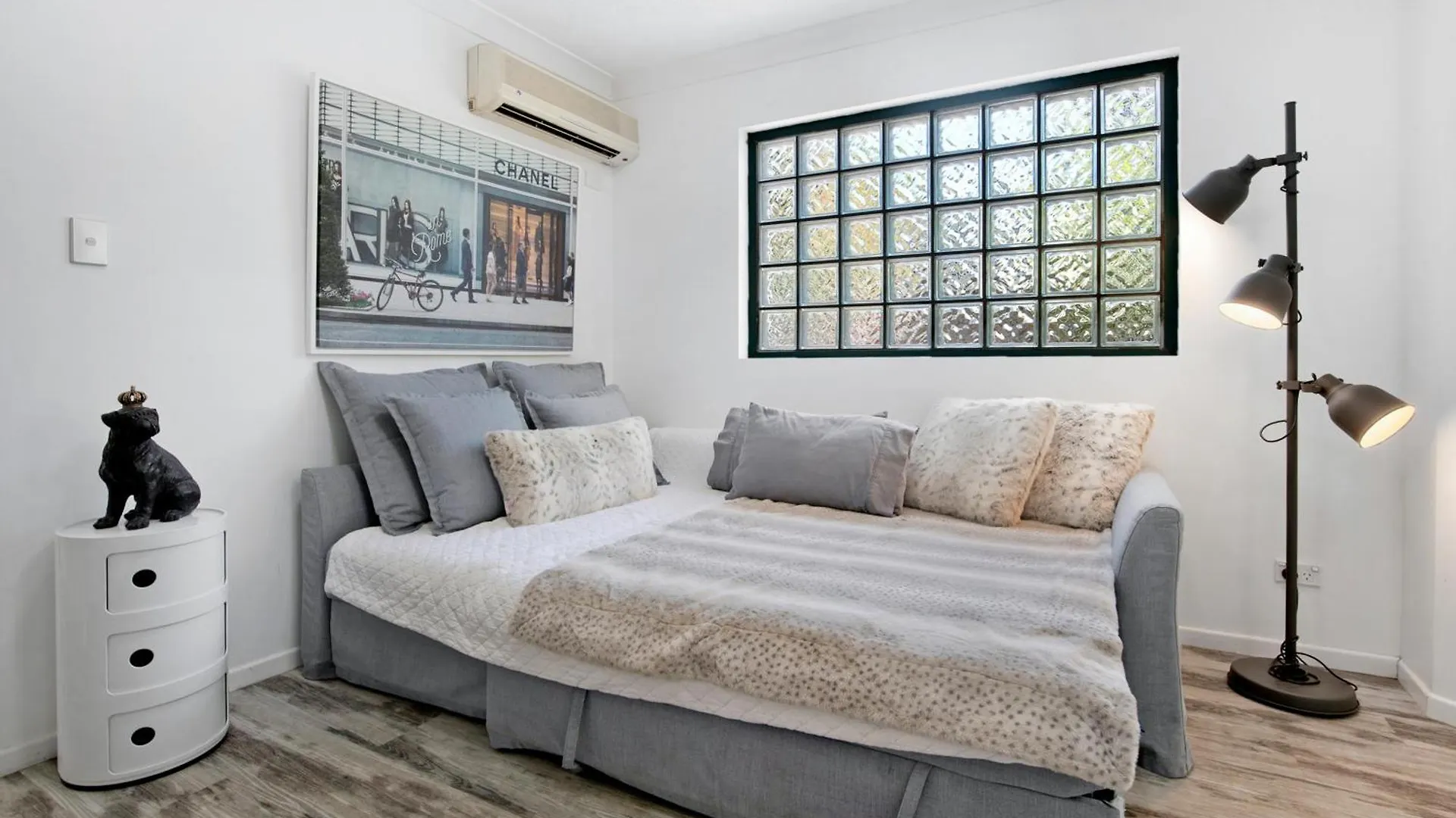Pets Paradise - Location With Free Parking Apartment *