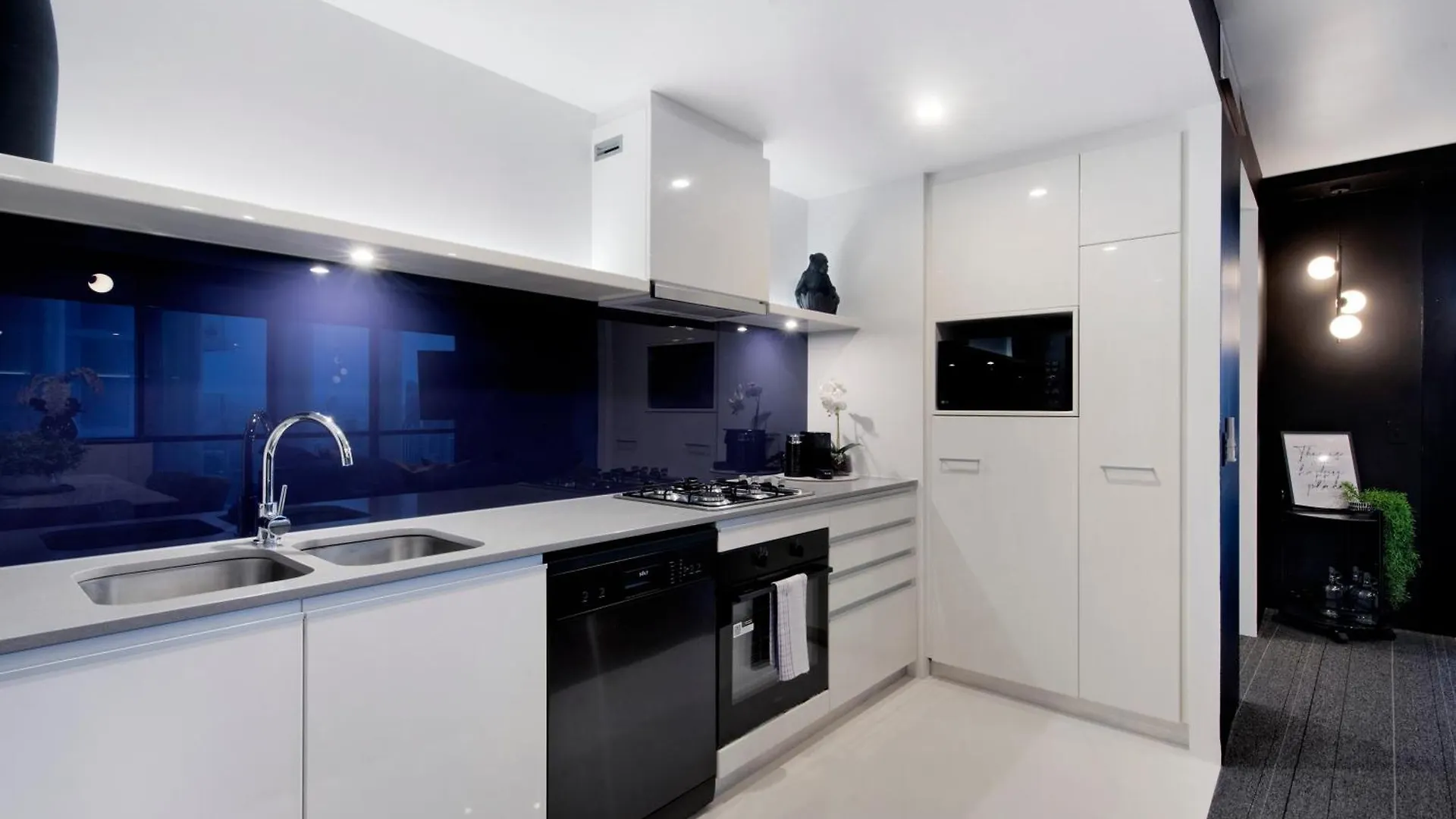 Two Bedroom Self Contained - Circle On Cavill - Privately Managed Apartment