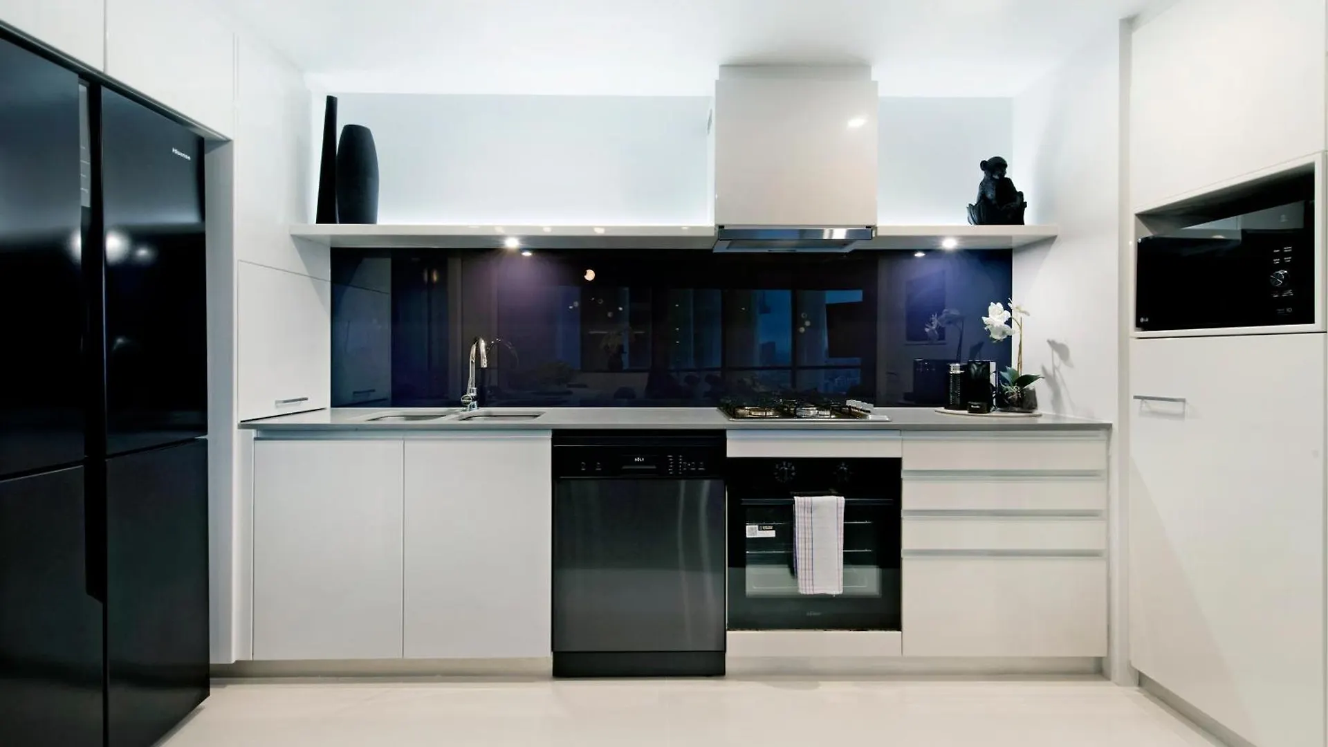 Two Bedroom Self Contained - Circle On Cavill - Privately Managed Apartment *