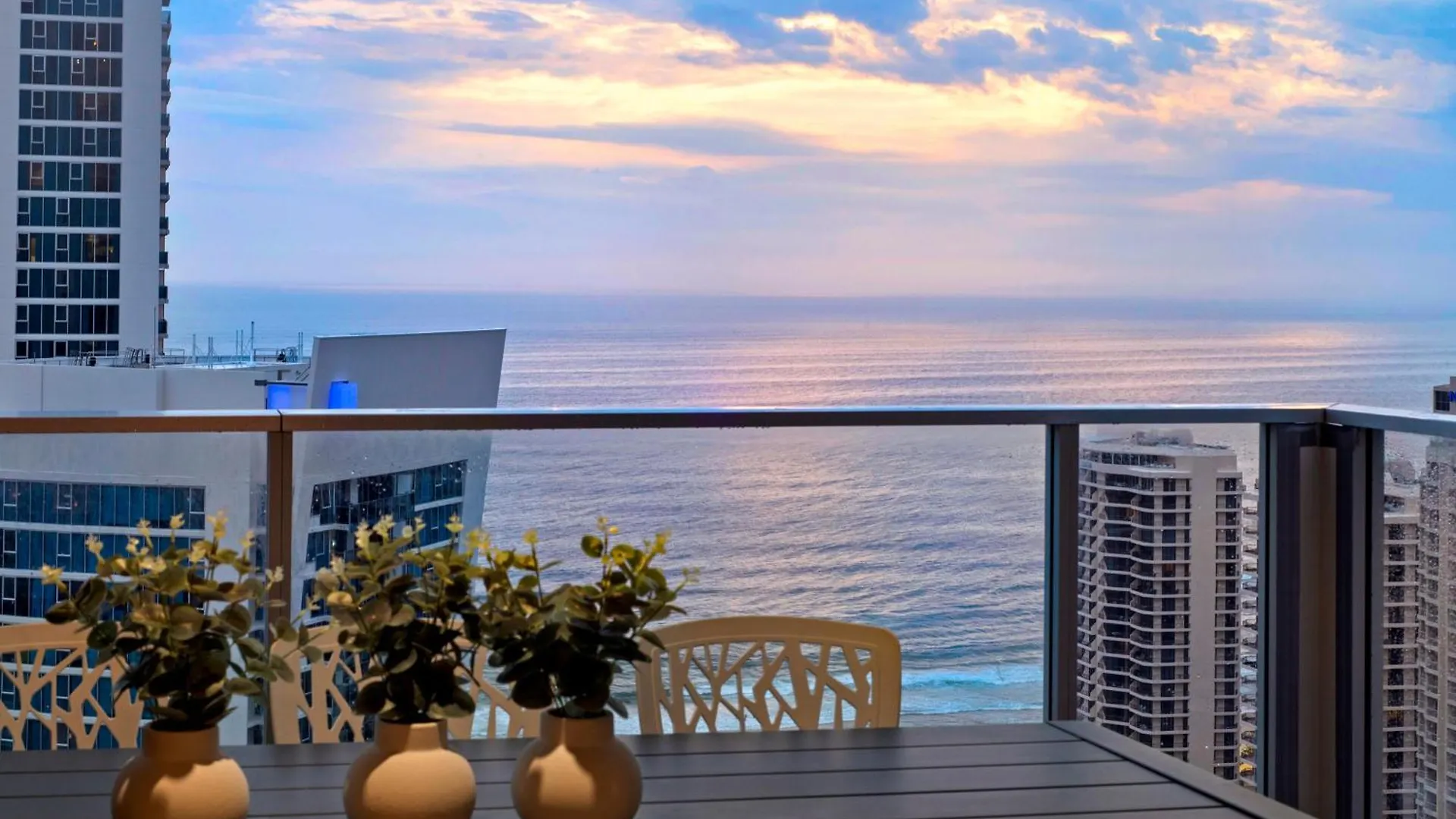 Two Bedroom Self Contained - Circle On Cavill - Privately Managed Apartment