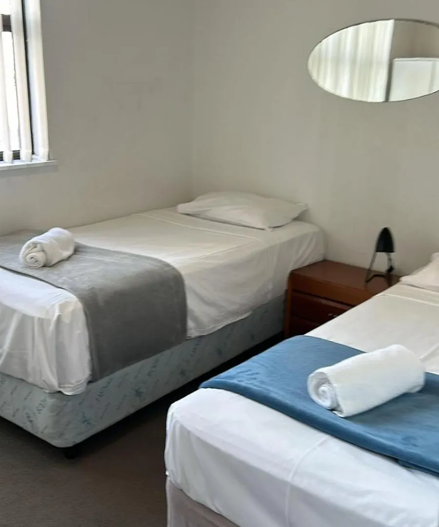 Surfers Private Apartment