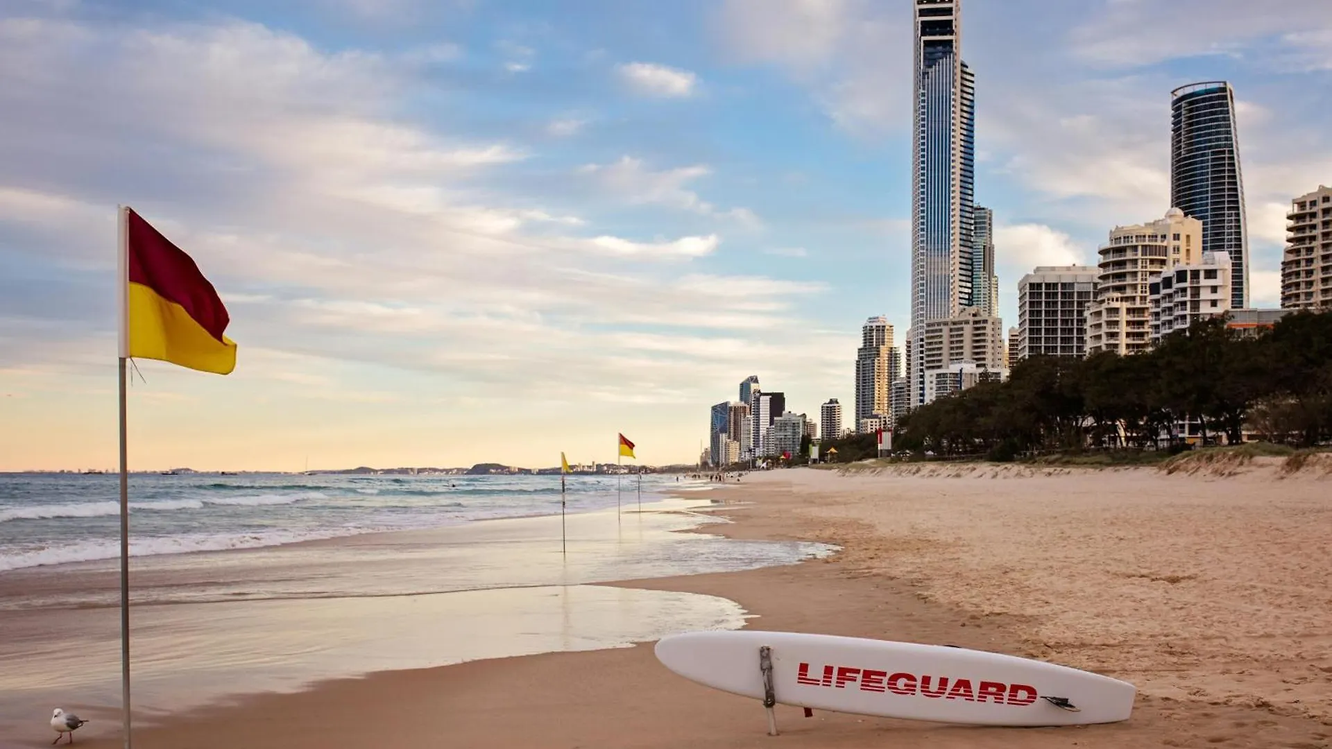 Ocean Whisper Broadbeach * Gold Coast