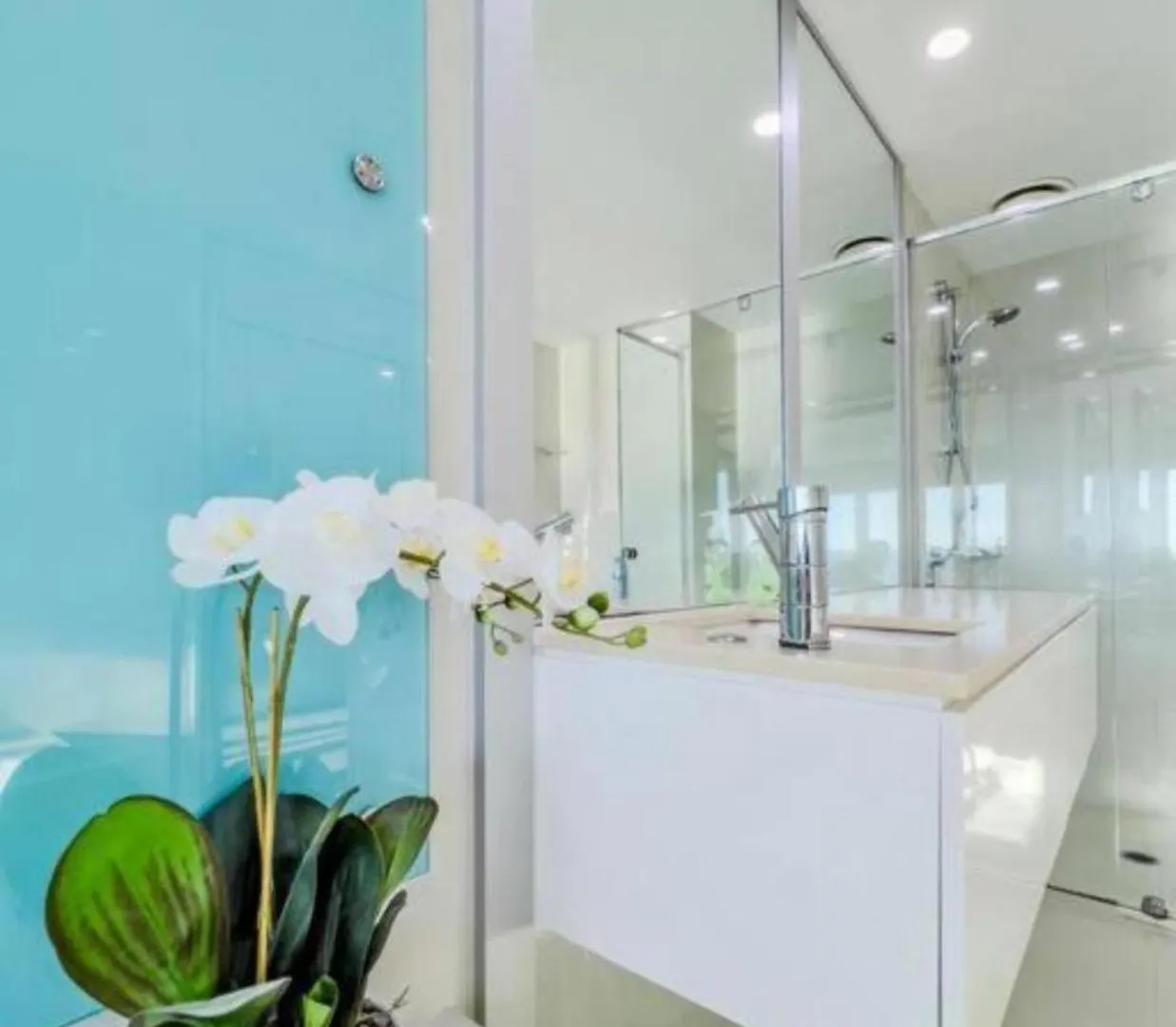 Apartment Q1 Skyview Retreat - Level 31 Spectacular Views *